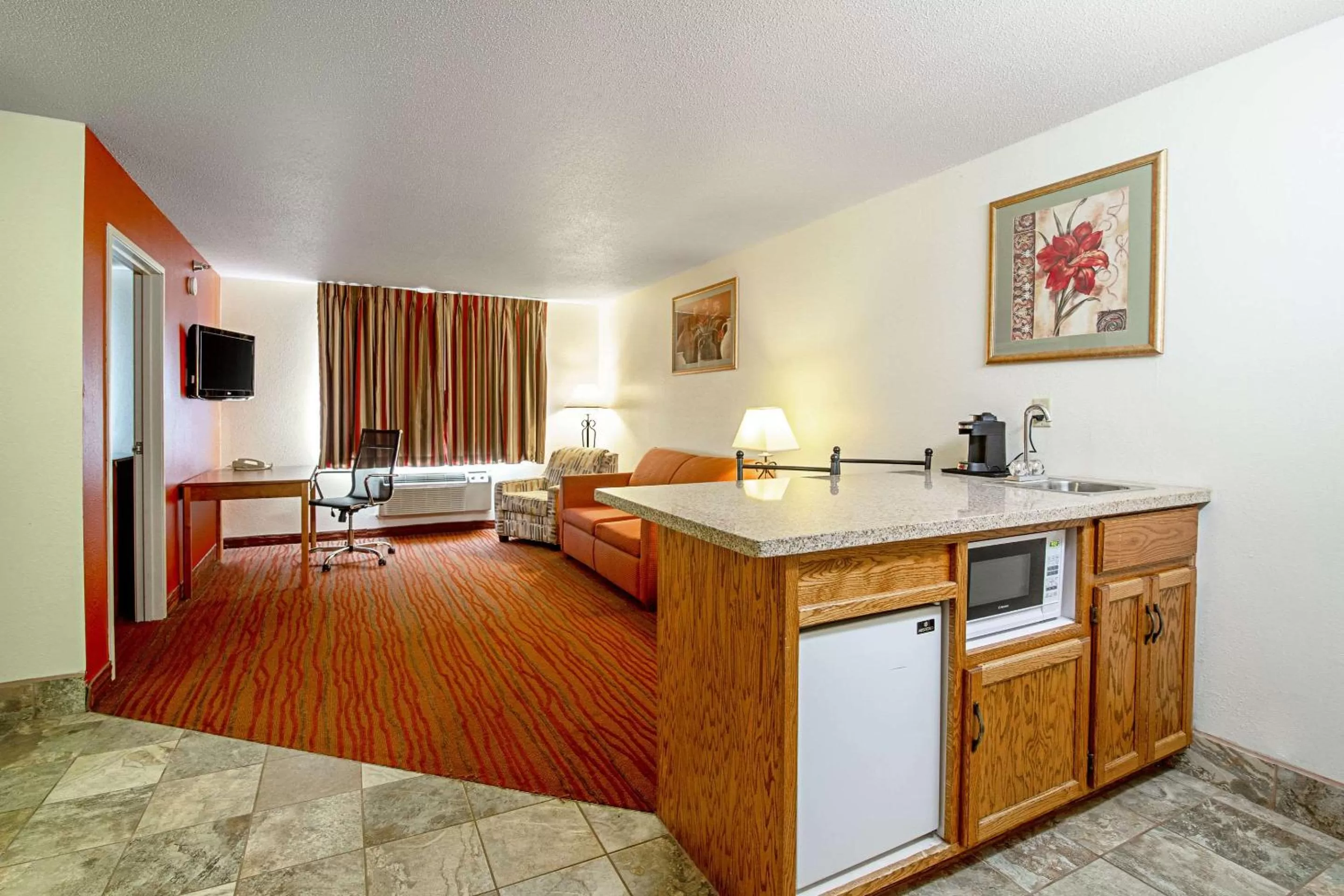 Photo of the whole room in Quality Inn Aberdeen