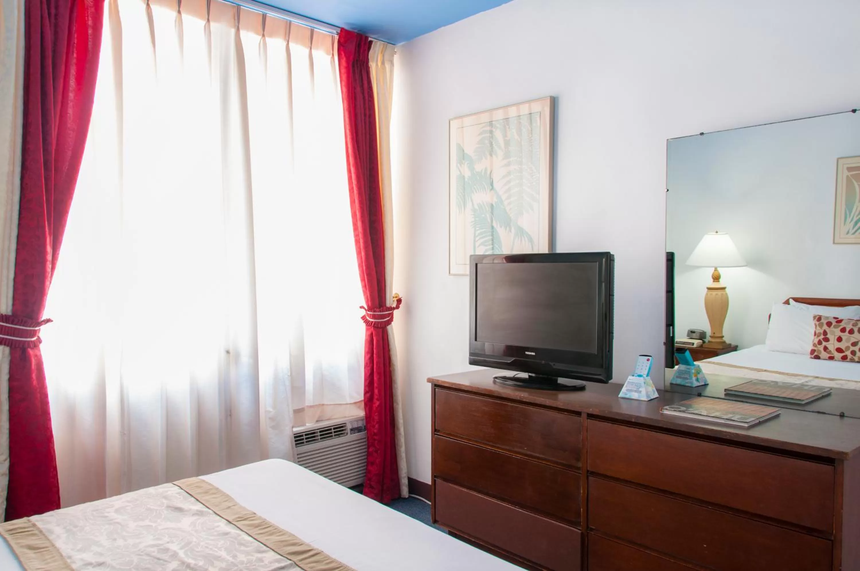 Bed in Holiday Surf Hotel (with full kitchen)