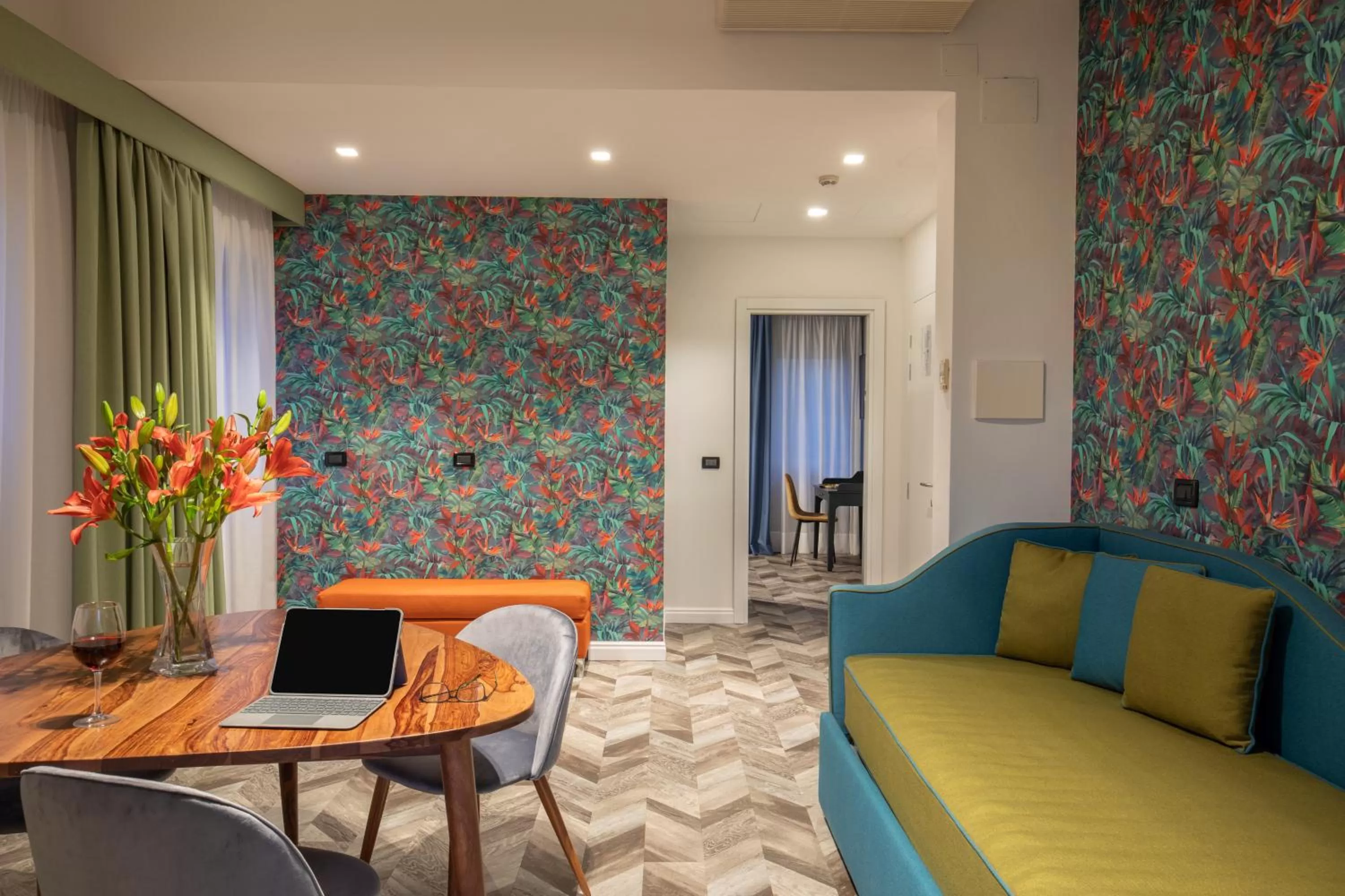 TV and multimedia in Bloom Hotel Rome
