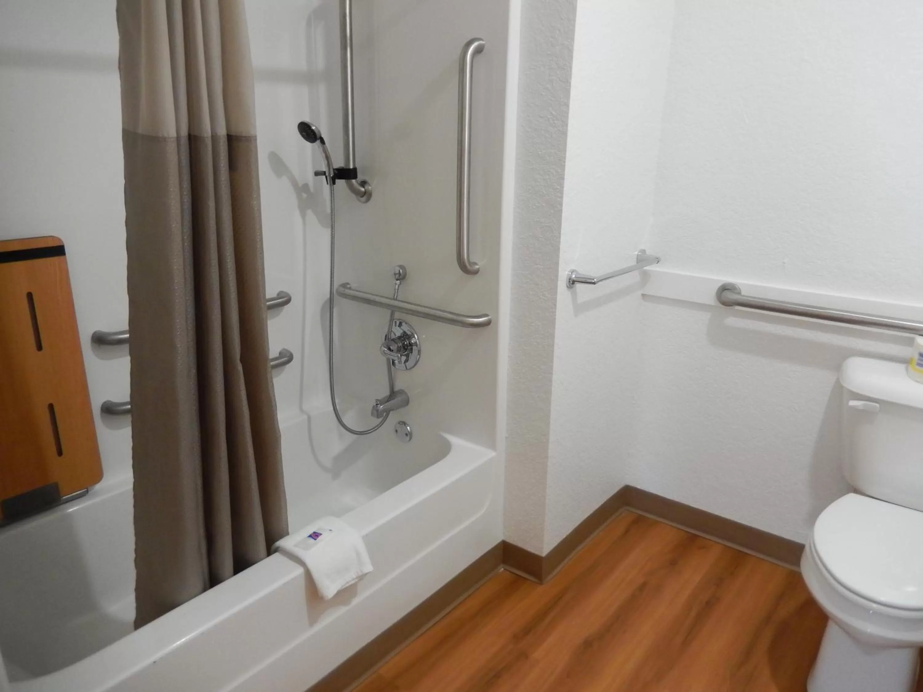 Property building in Motel 6-Moultrie, GA