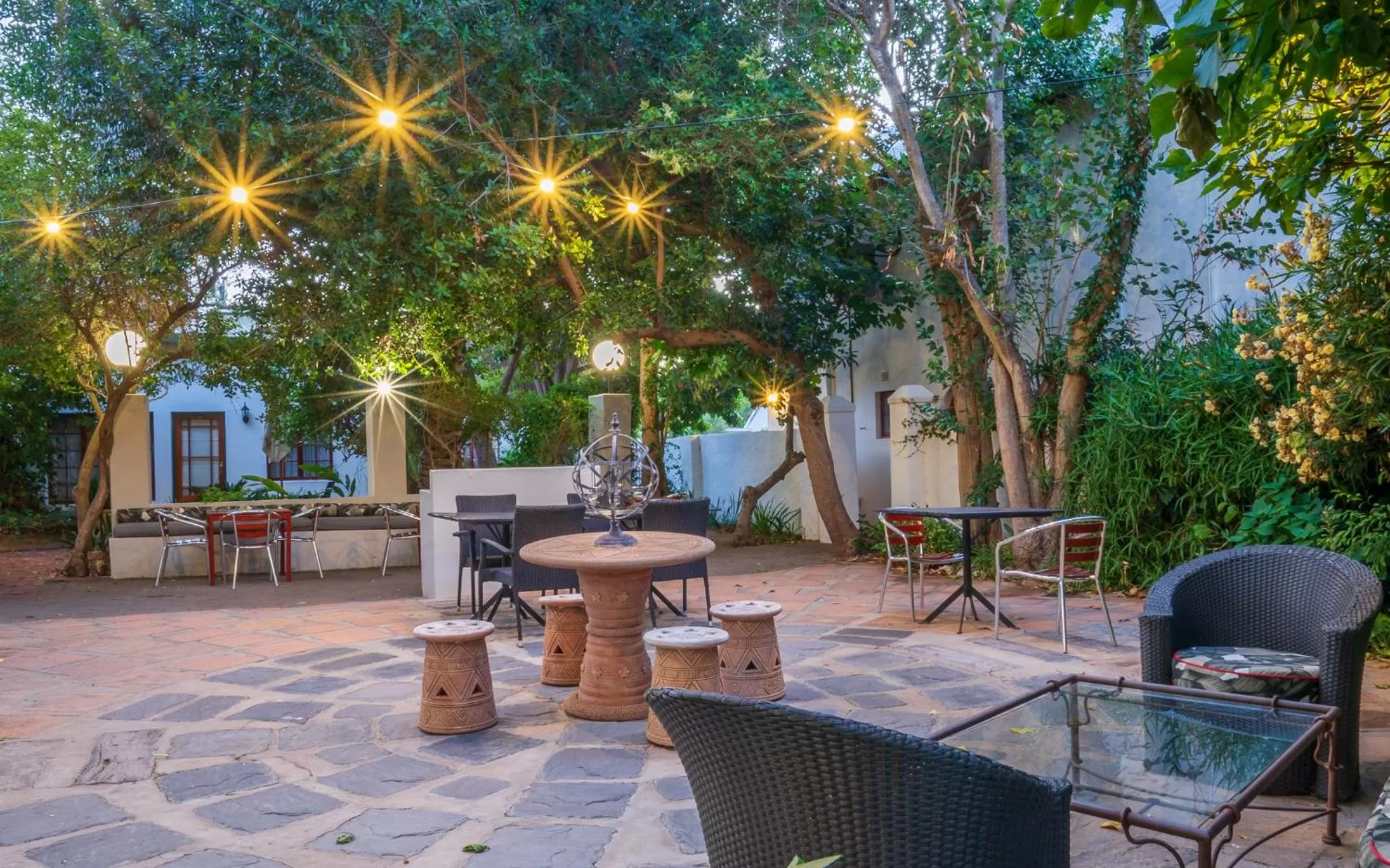 Restaurant/places to eat in Mimosa Lodge