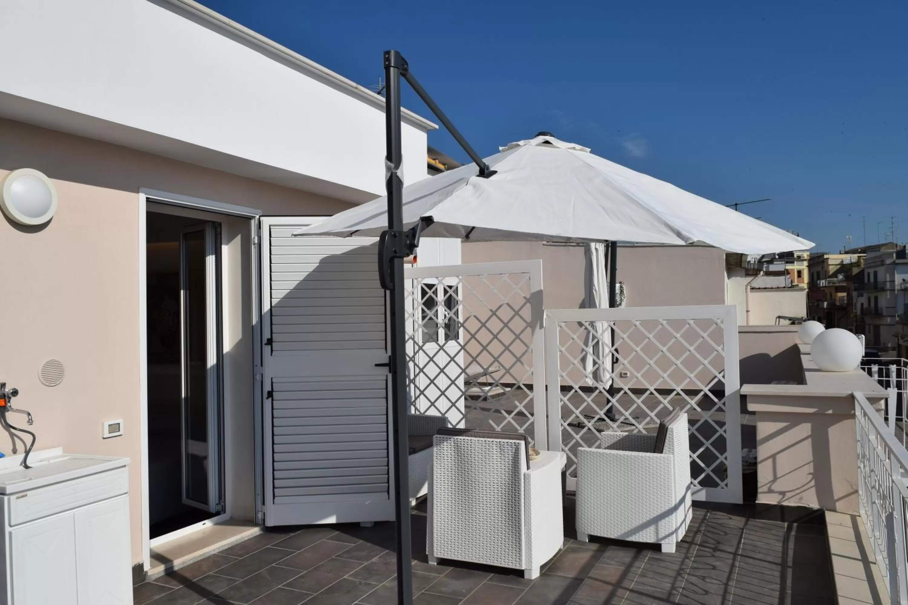 Patio in DomuS al Corso B&B