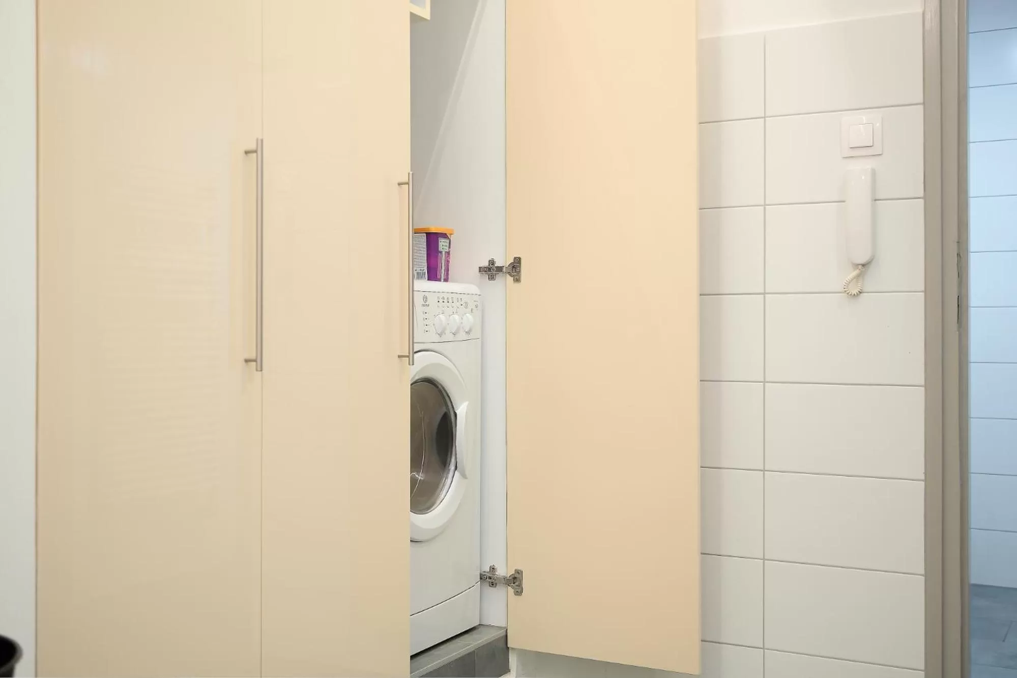 washing machine in Maverick Apartments