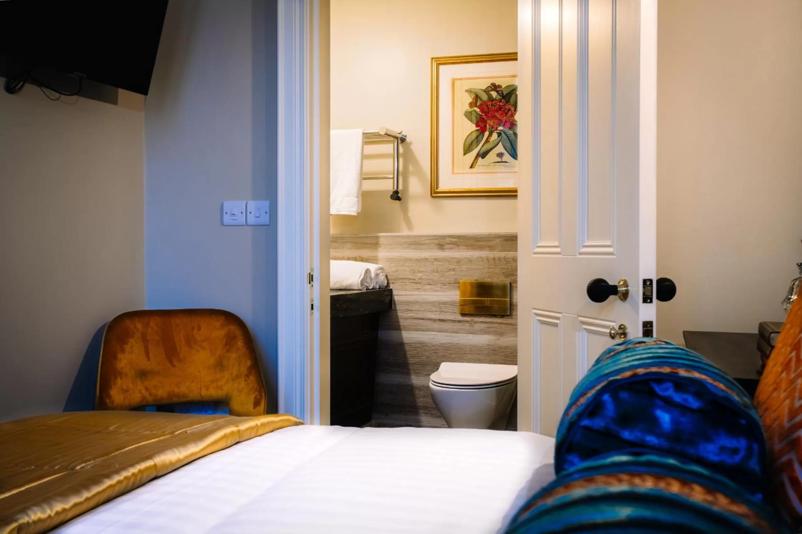 Bathroom, Bed in Arthurs