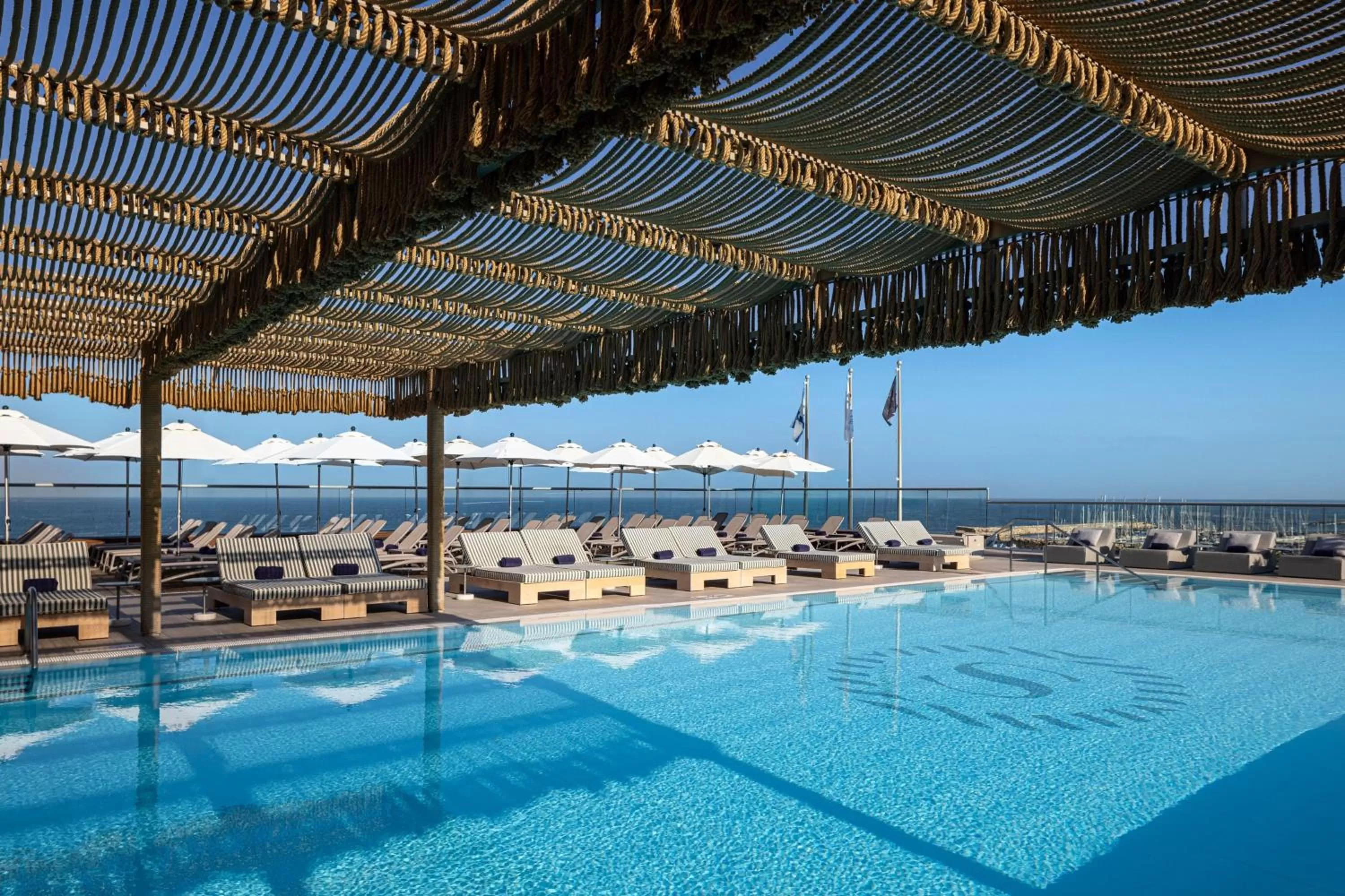 Swimming pool in Sheraton Grand Tel Aviv
