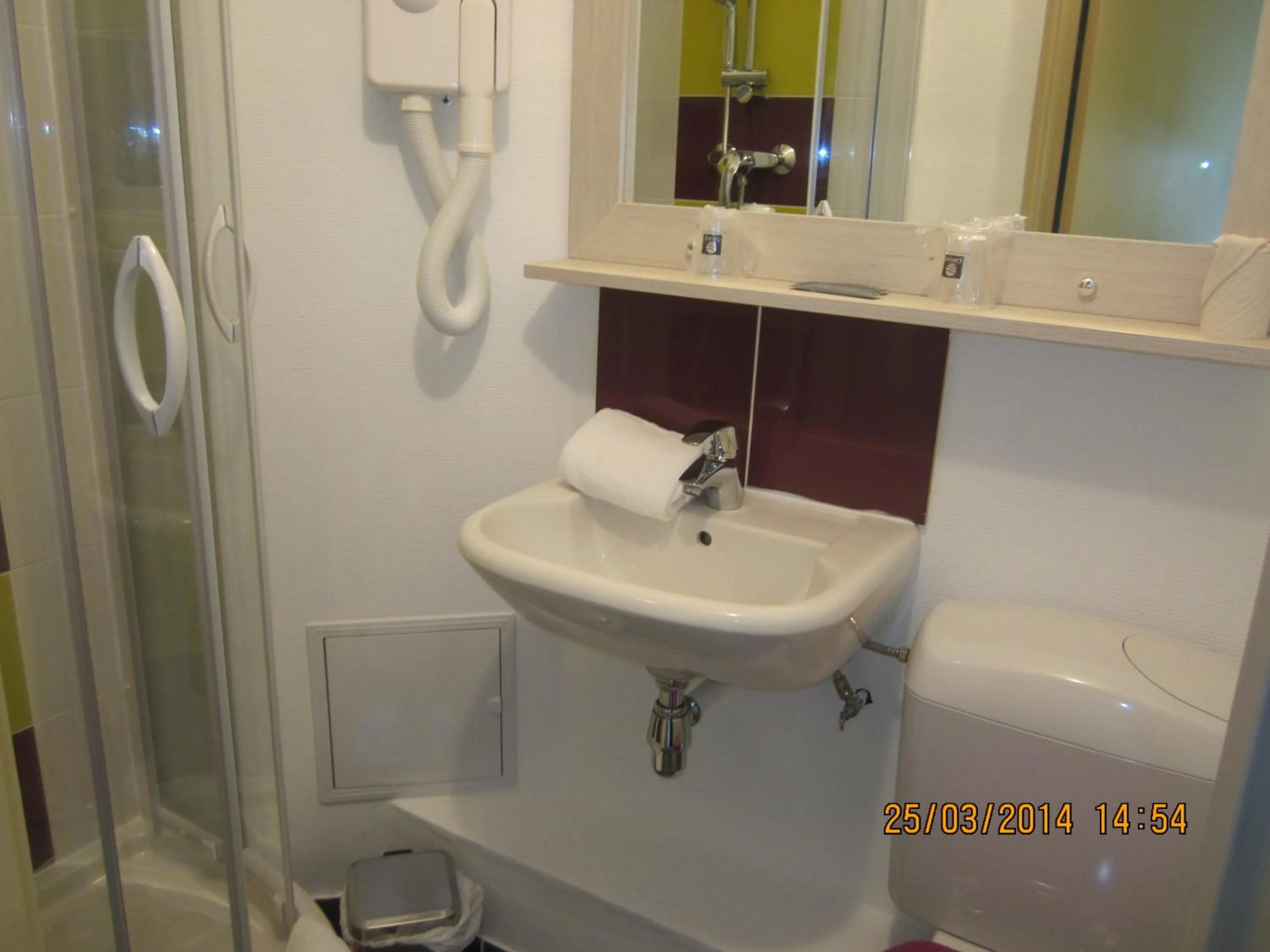 Shower in Comfort Hotel Orléans Olivet