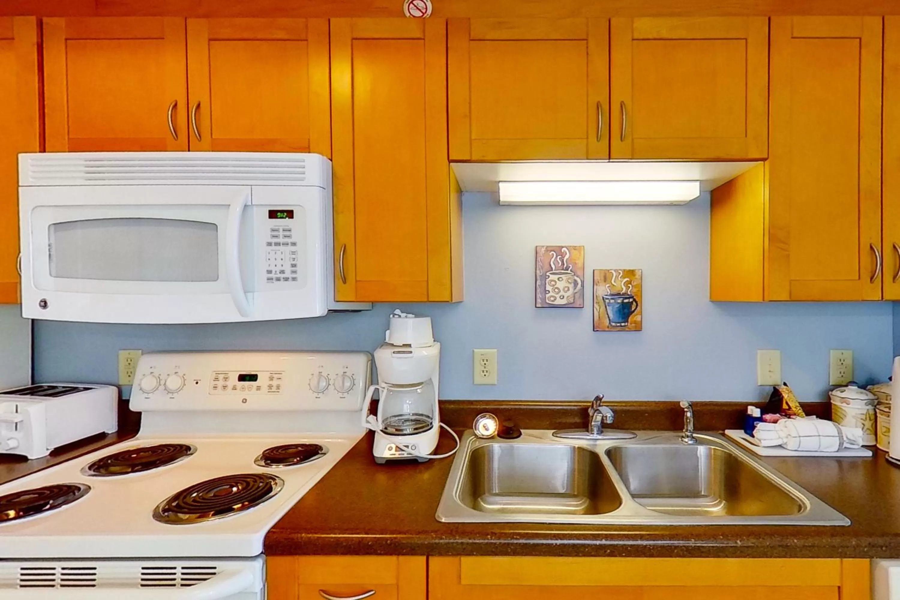 Kitchen/Kitchenette in Harbourgate Marina Club