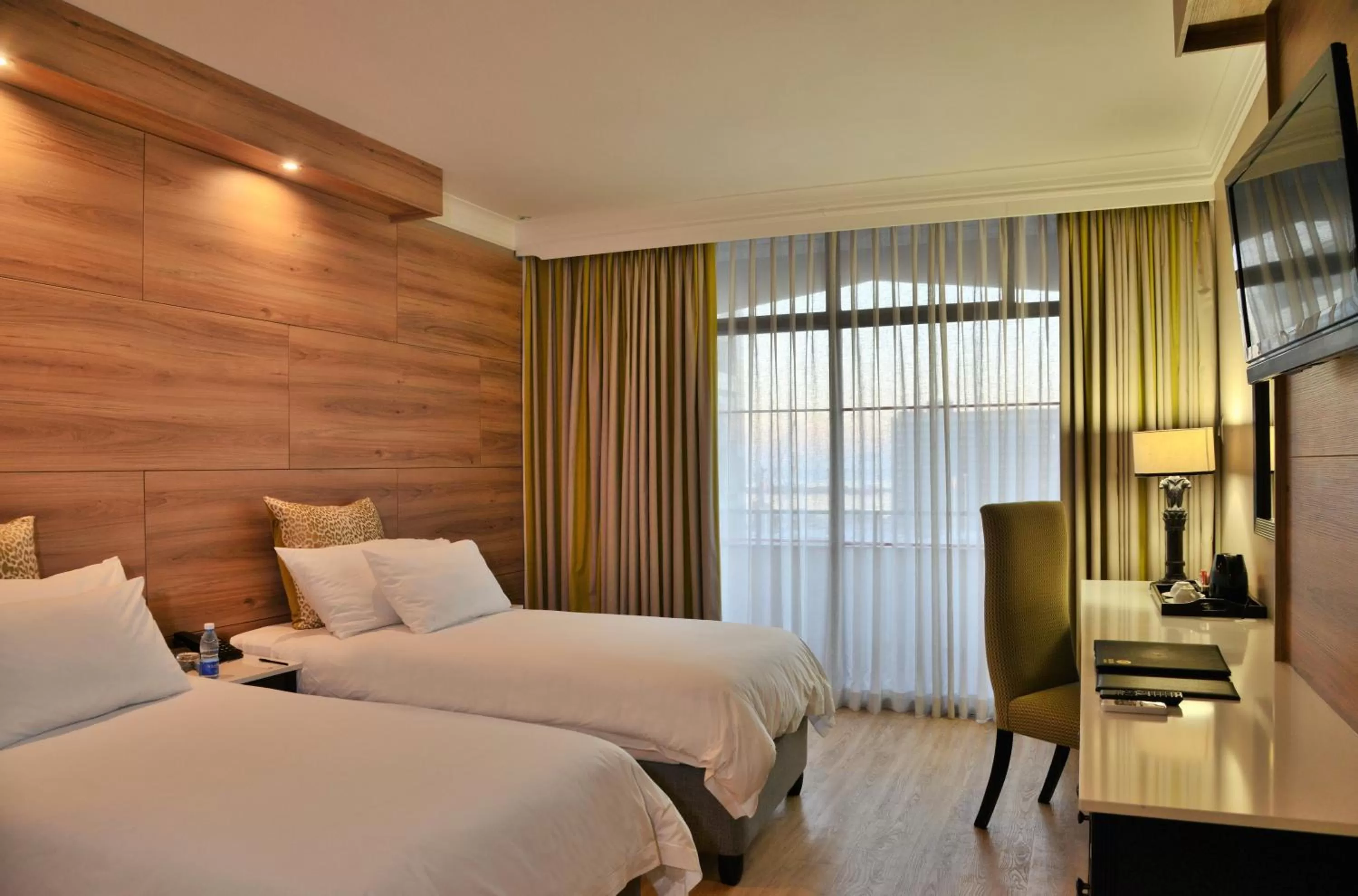 Photo of the whole room, Bed in The Capetonian - Halal