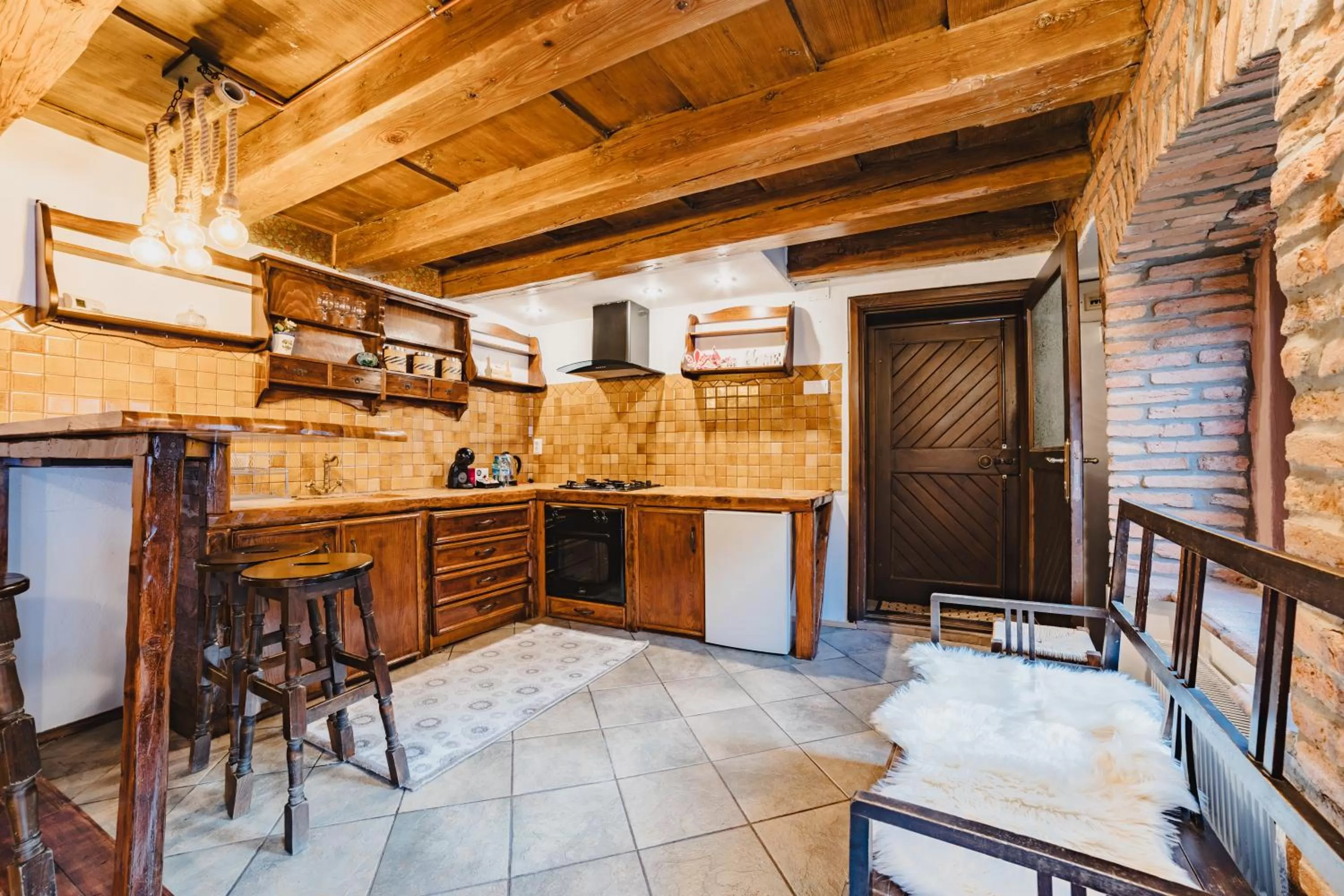 Kitchen or kitchenette in ALBERT RESIDENCE Brasov with complimentary parking and 10 percent Food and Drinks