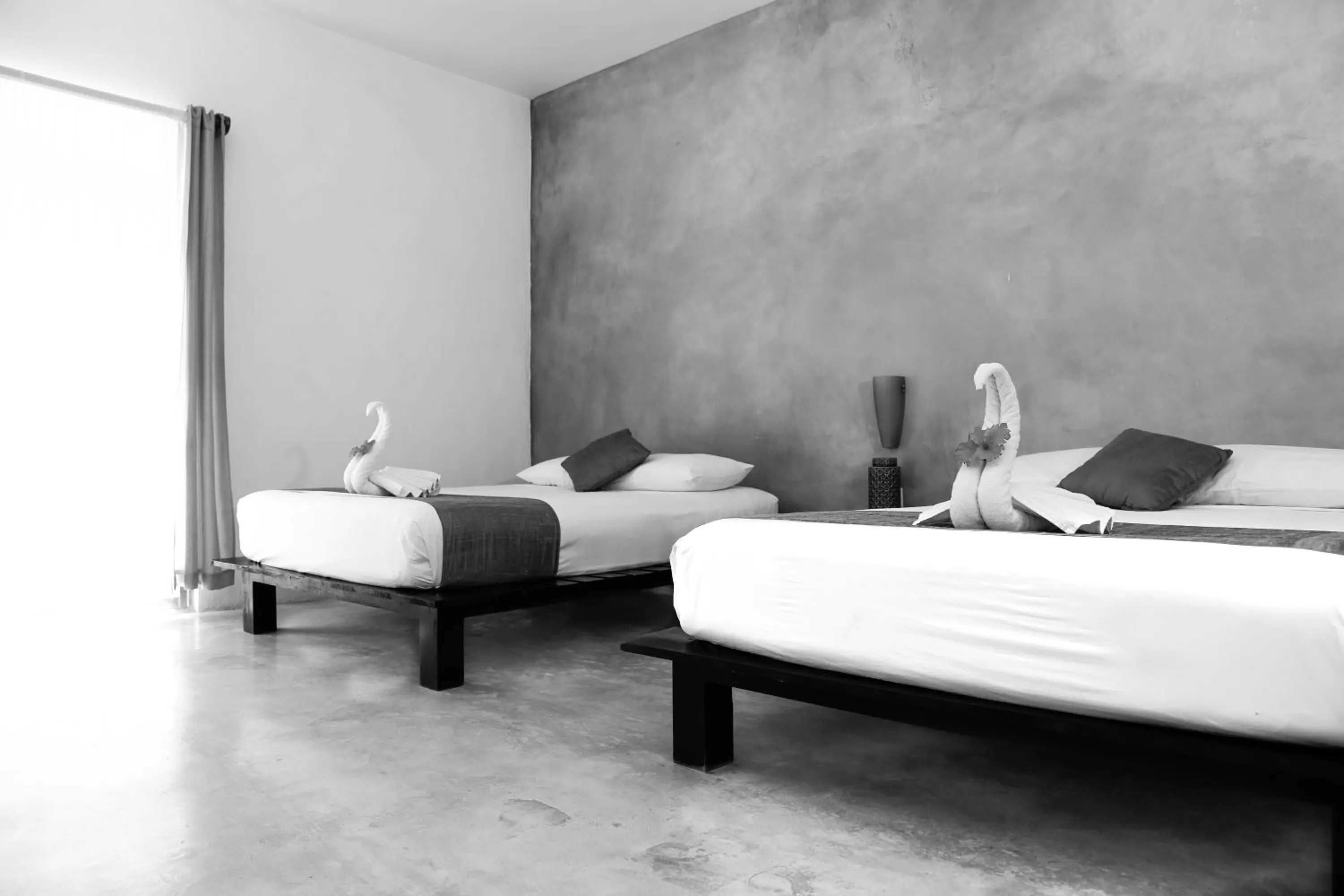 Photo of the whole room, Bed in Villas H2O