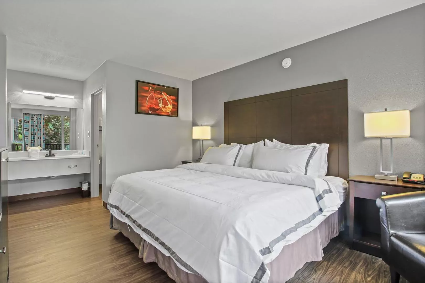 Photo of the whole room, Bed in The Resort at Lake of the Ozarks