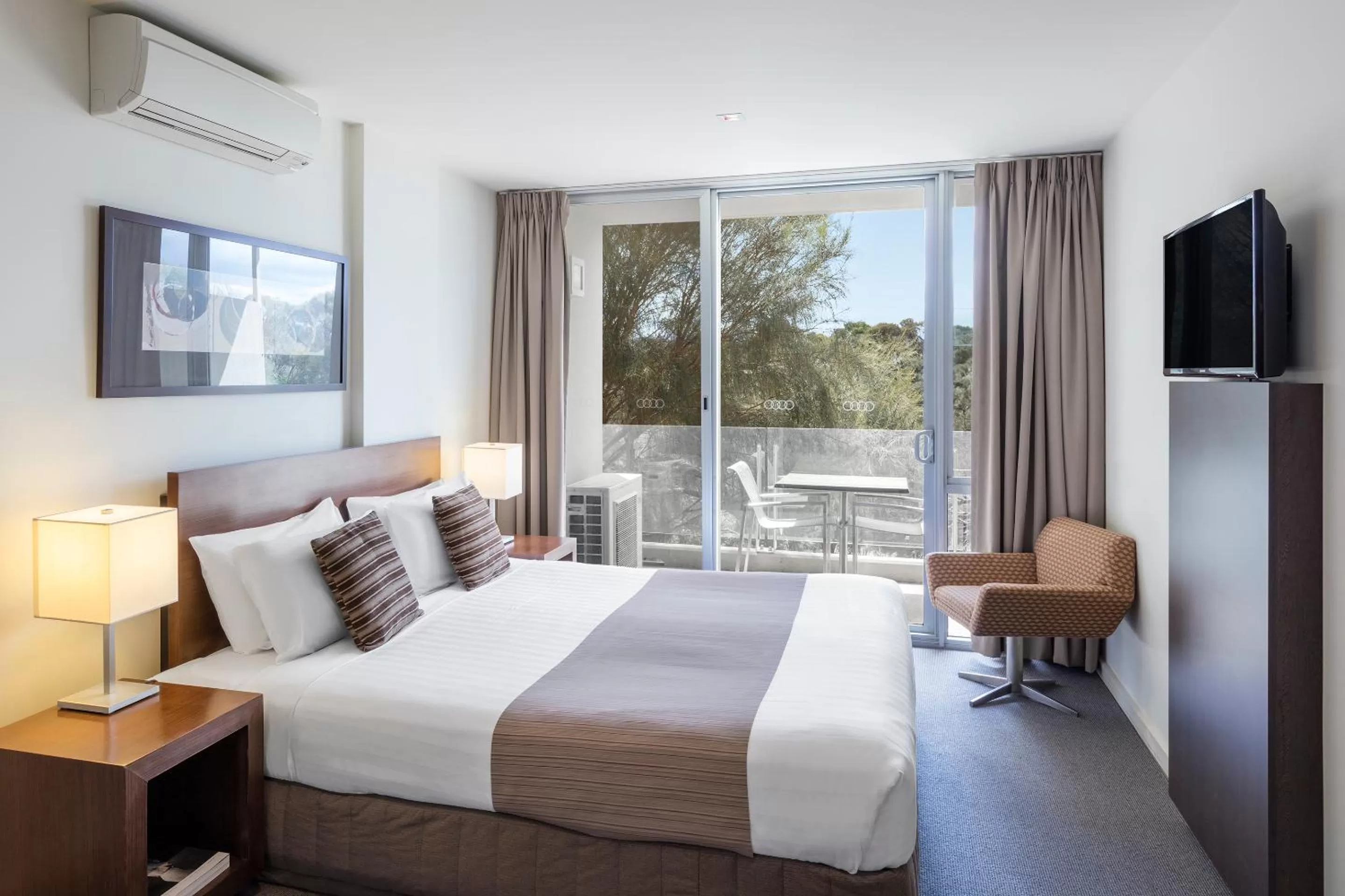 Bedroom, Bed in Wyndham Resort Torquay