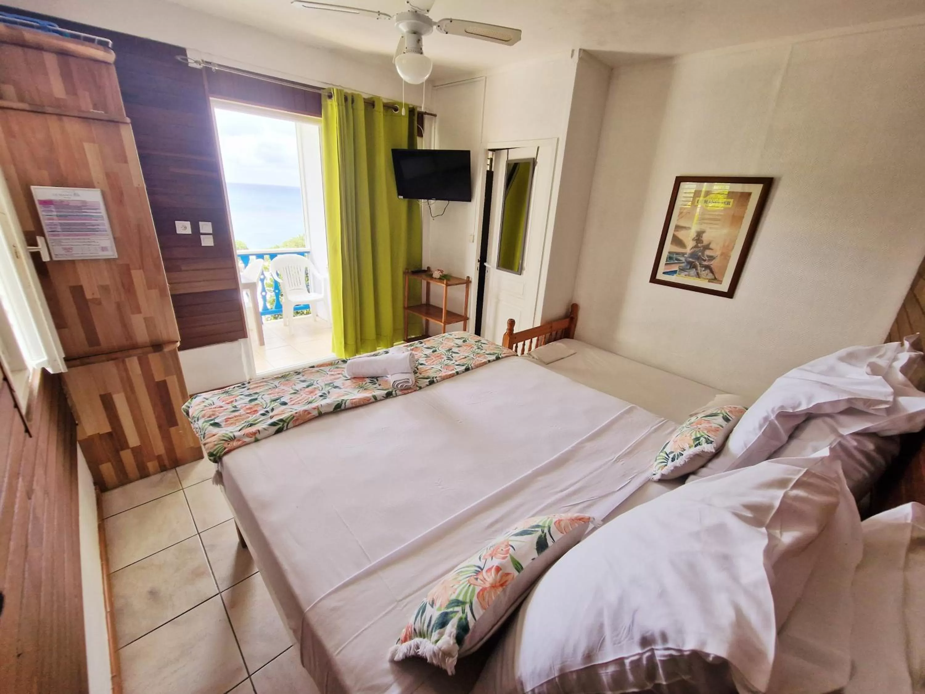 Bedroom, Bed in Hotel Le Manguier