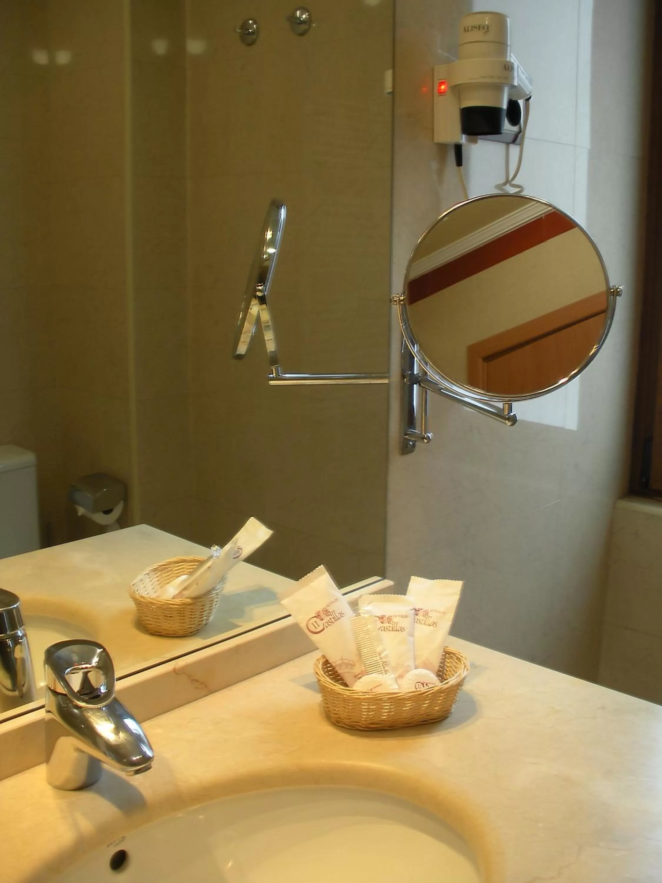 Bathroom in II Castillas Madrid