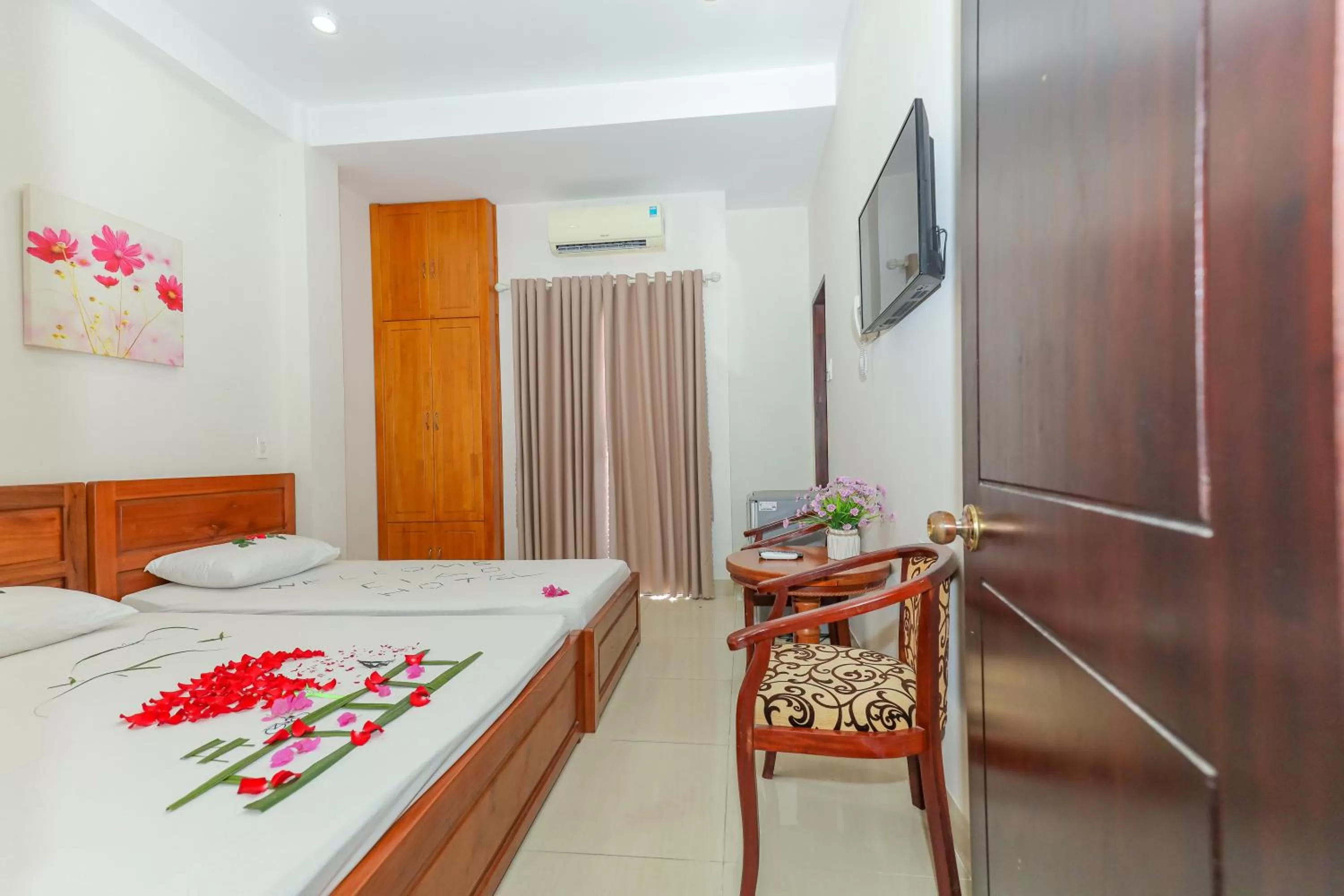 air conditioner in Ciao Hồng Phúc Hotel