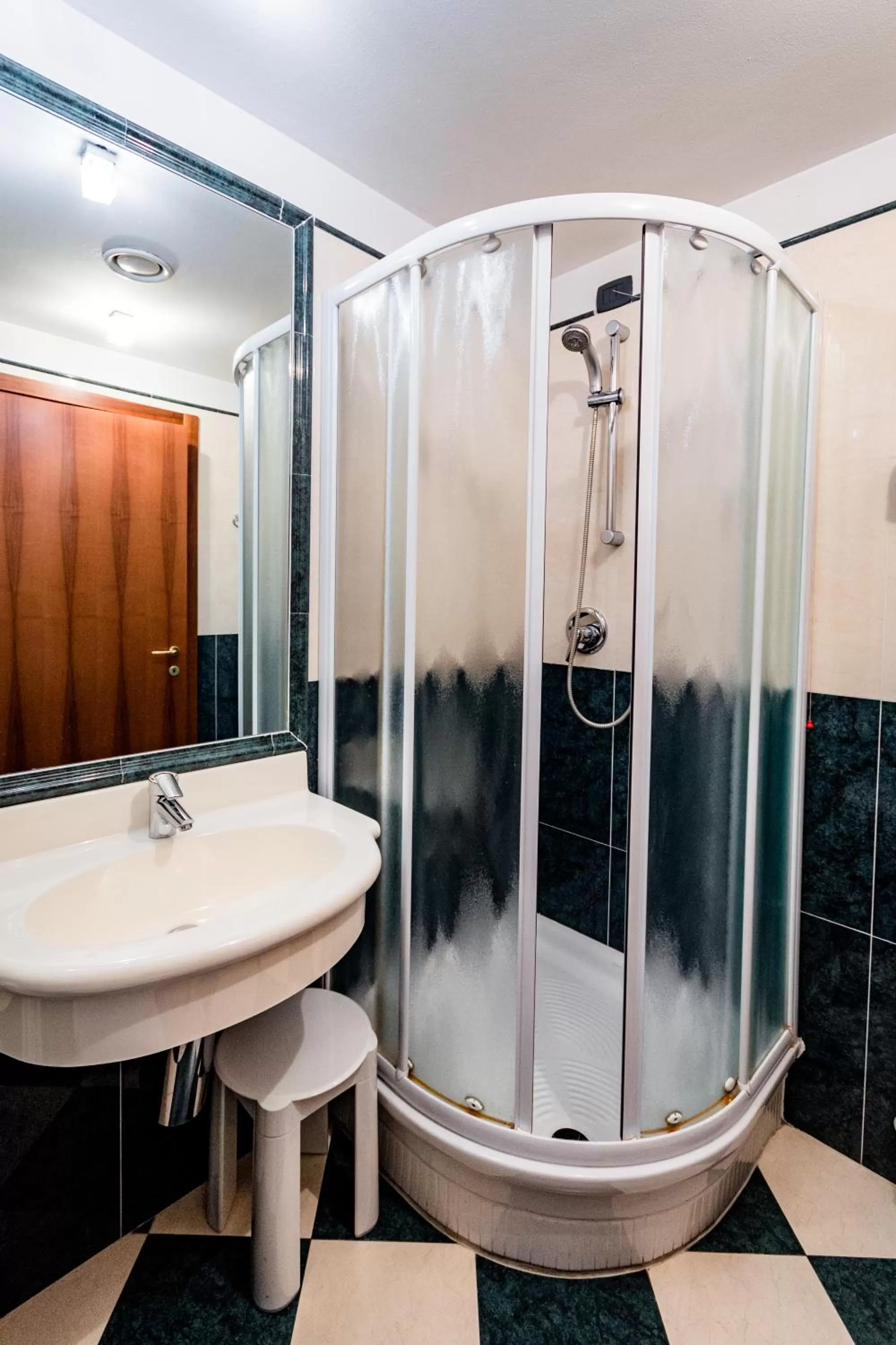 Shower in Hotel Lucrezia Borgia