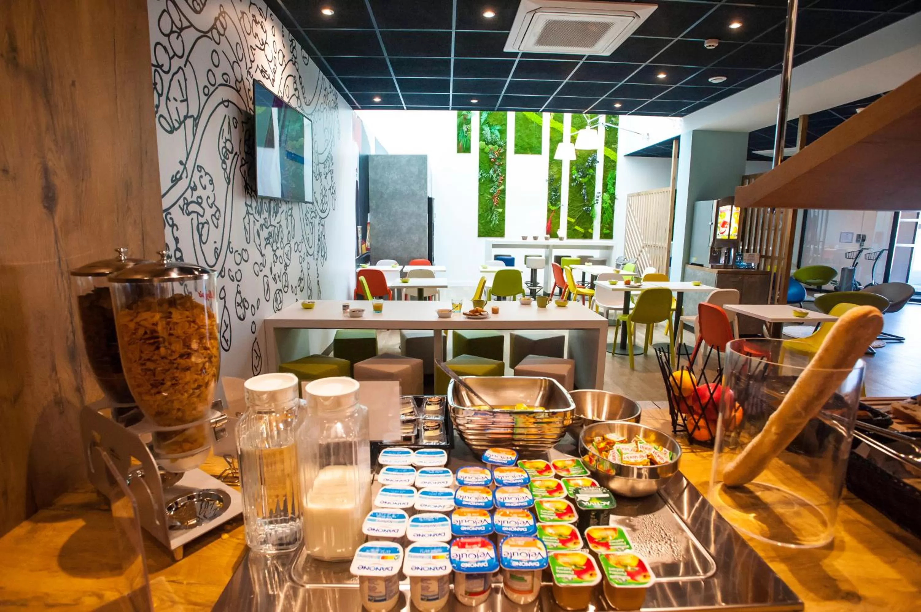 Decorative detail in Ibis Budget Château-Thierry