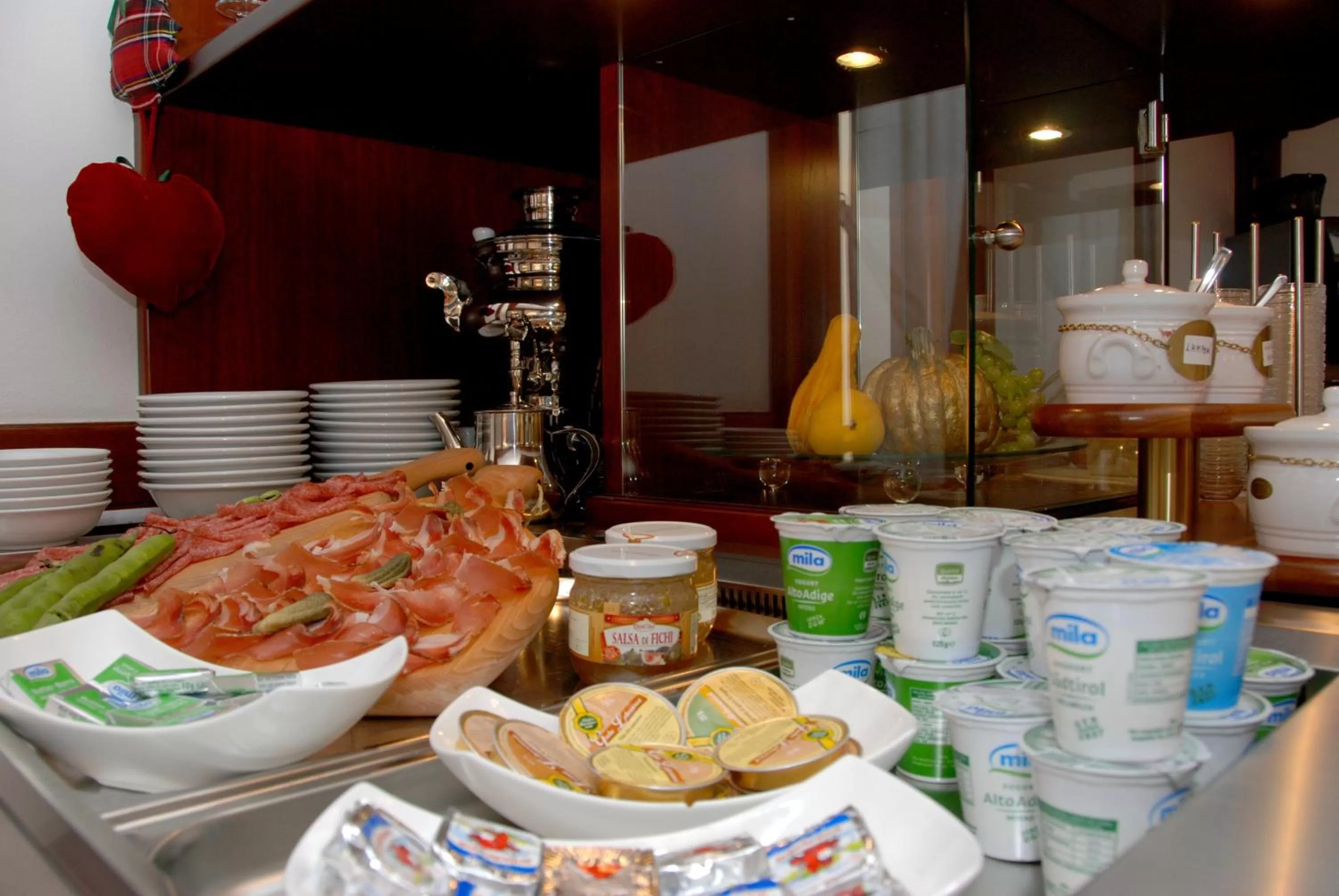 Restaurant/places to eat in Central Hotel