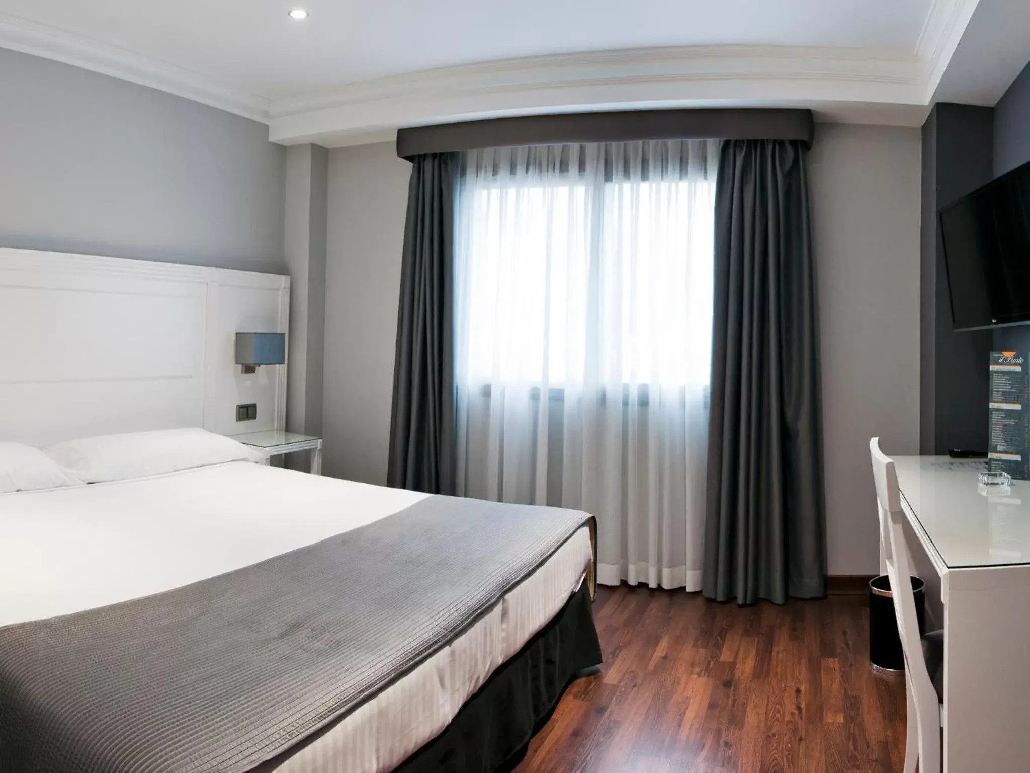 Double or Twin Room in UVE Alcobendas Double or Twin Room in UVE Alcobendas