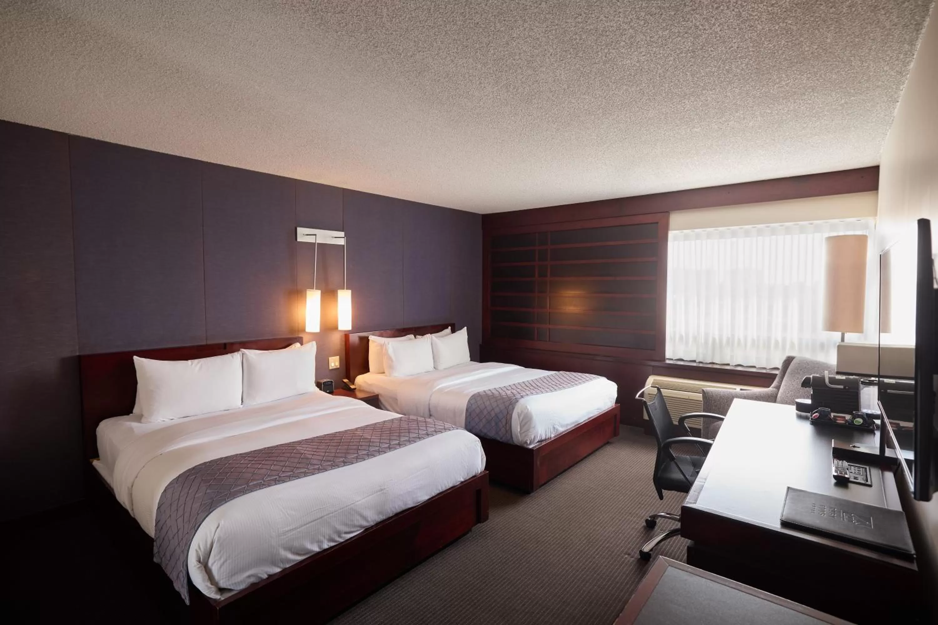 Bedroom, Bed in Hotel Ruby Foo's