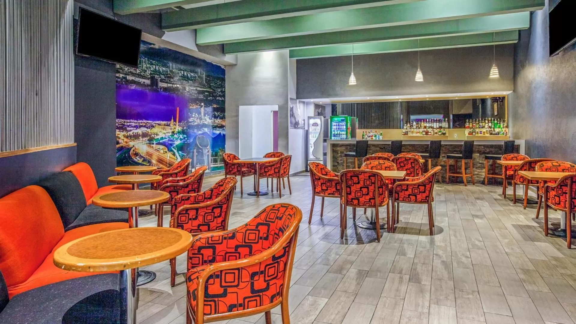 Lounge or bar in CHN Hotel Monterrey Centro, Trademark Collection by Wyndham