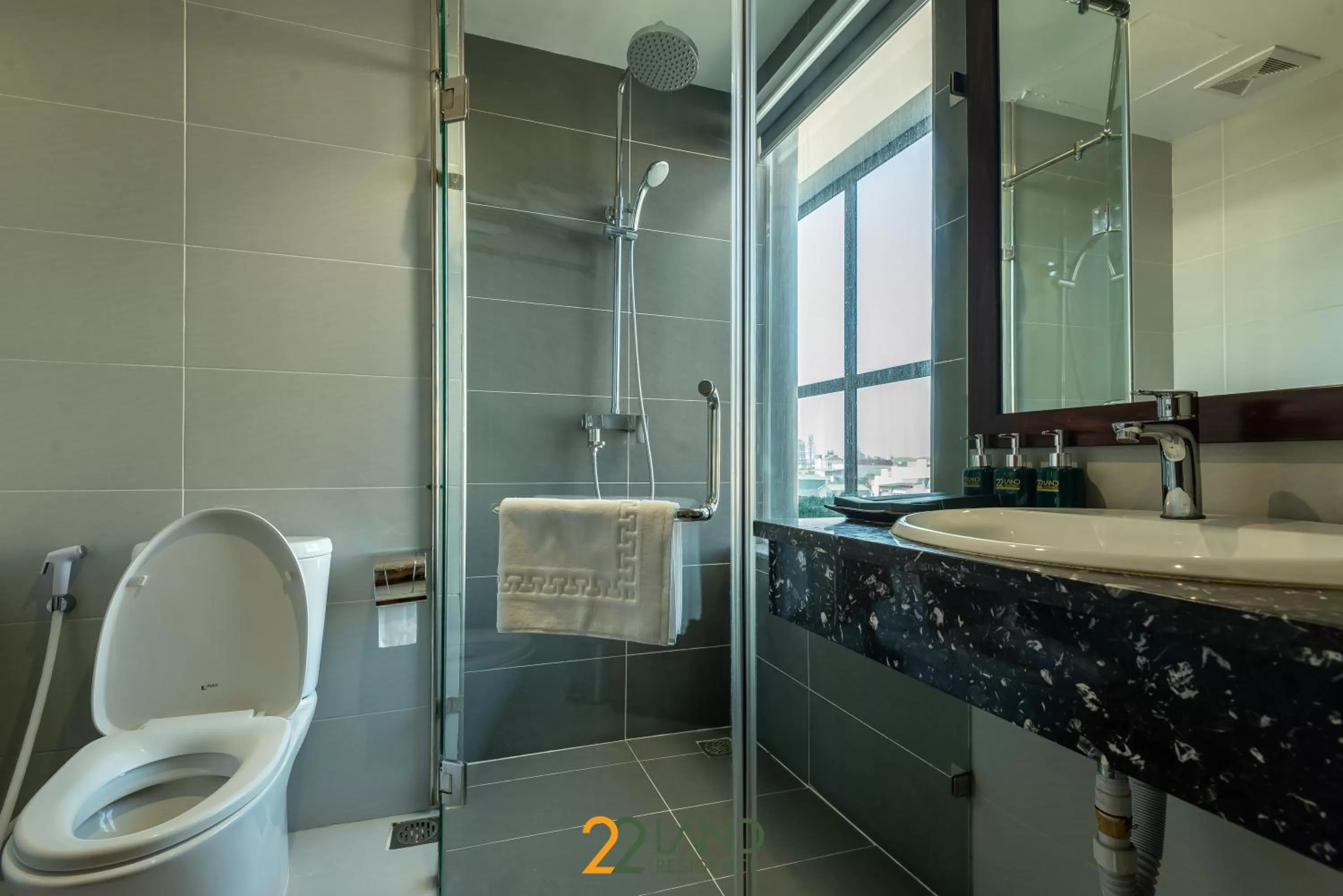 Shower in 22land Residence Hotel 71 Hang Bong Premium