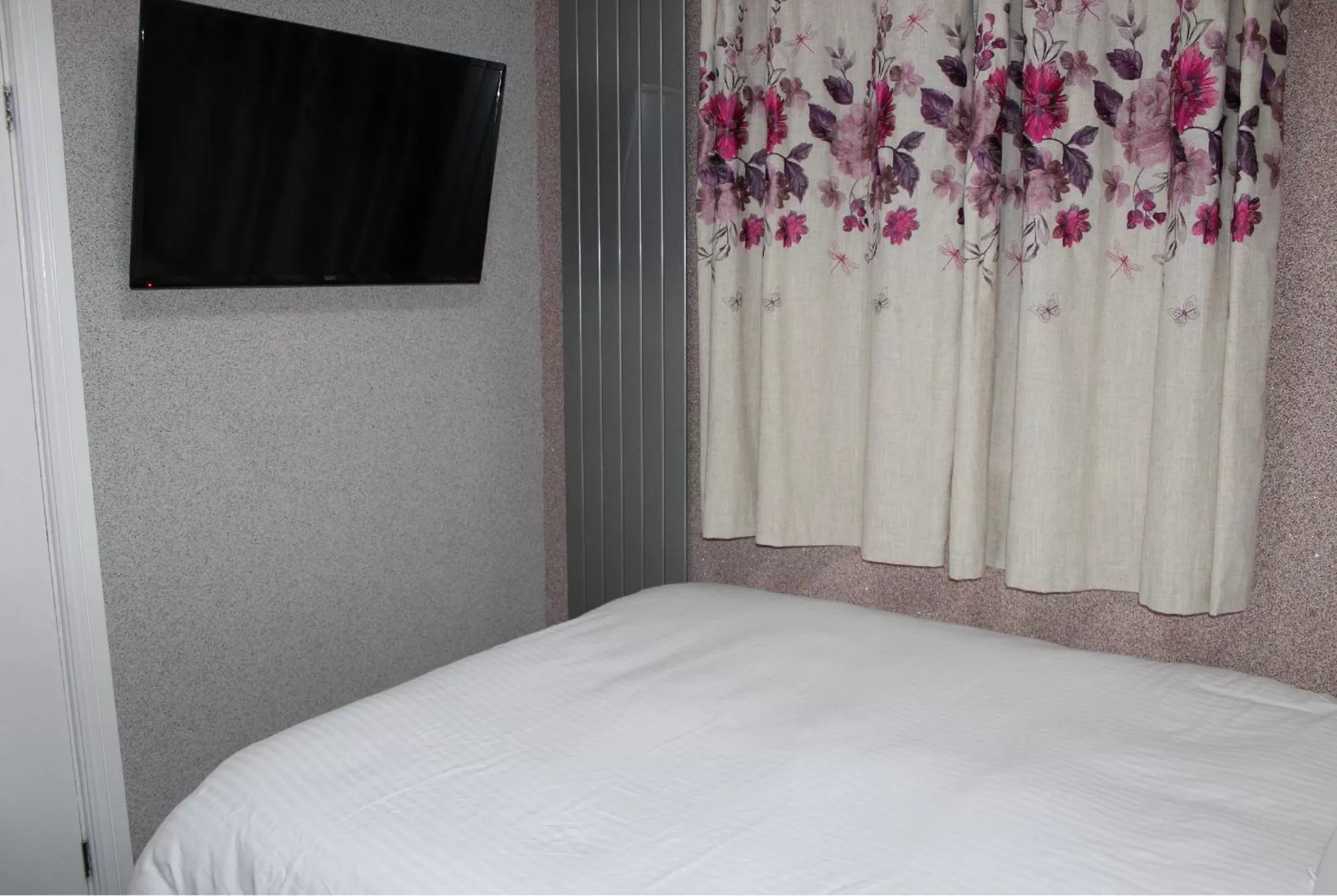 TV and multimedia, Bed in The Premier Lodge