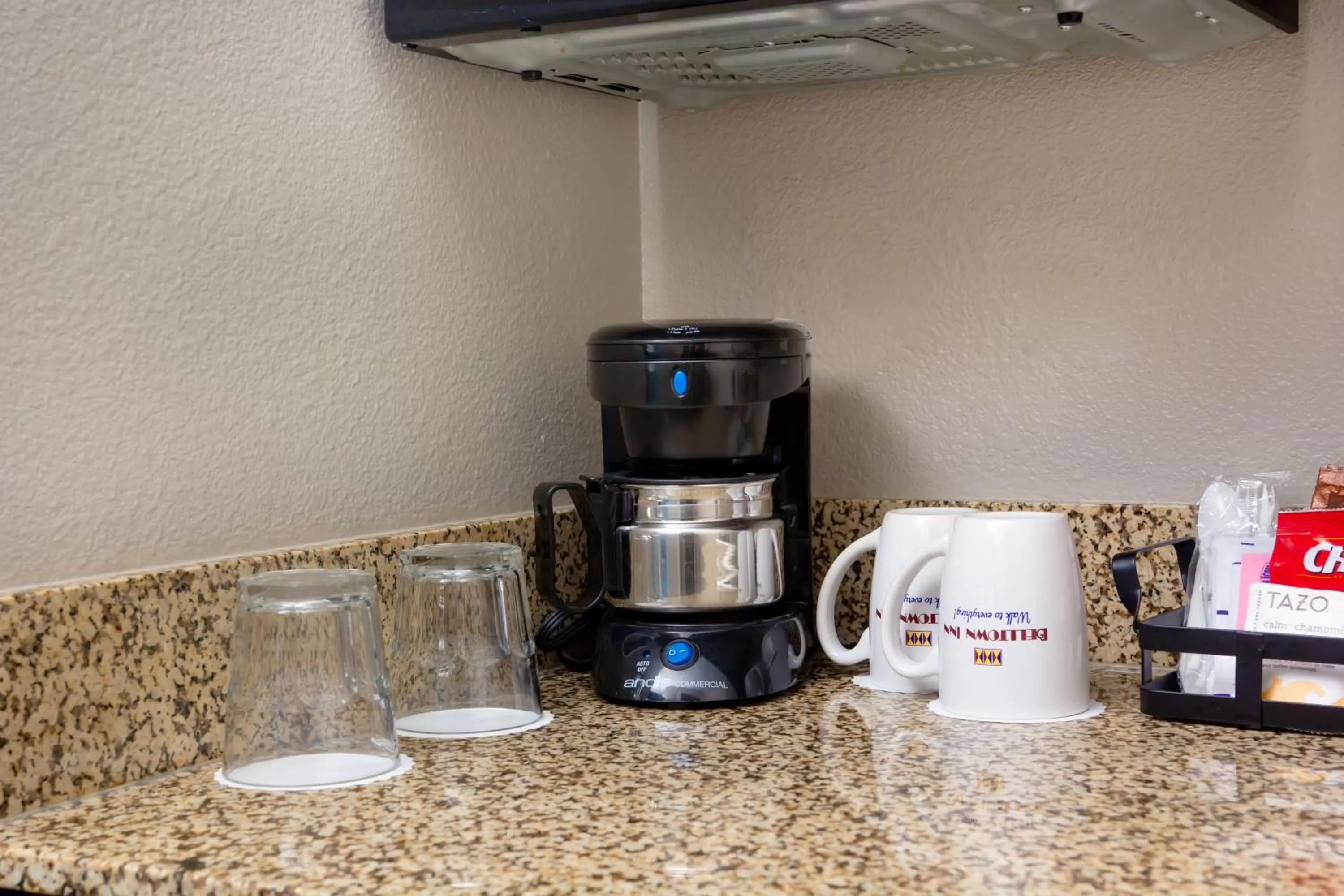 Coffee/tea facilities in Belltown Inn