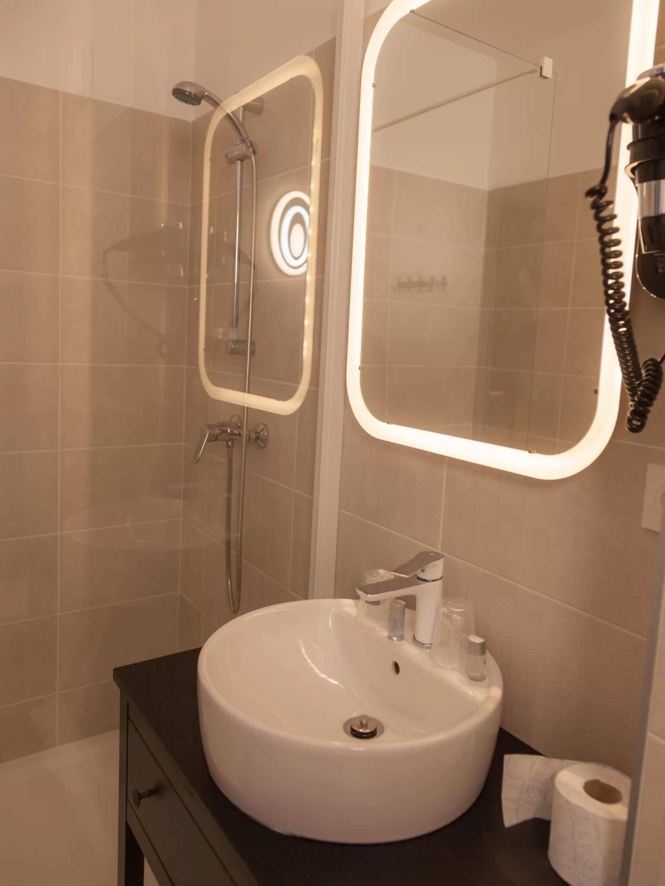 Bathroom in L'Horloge Gourmande