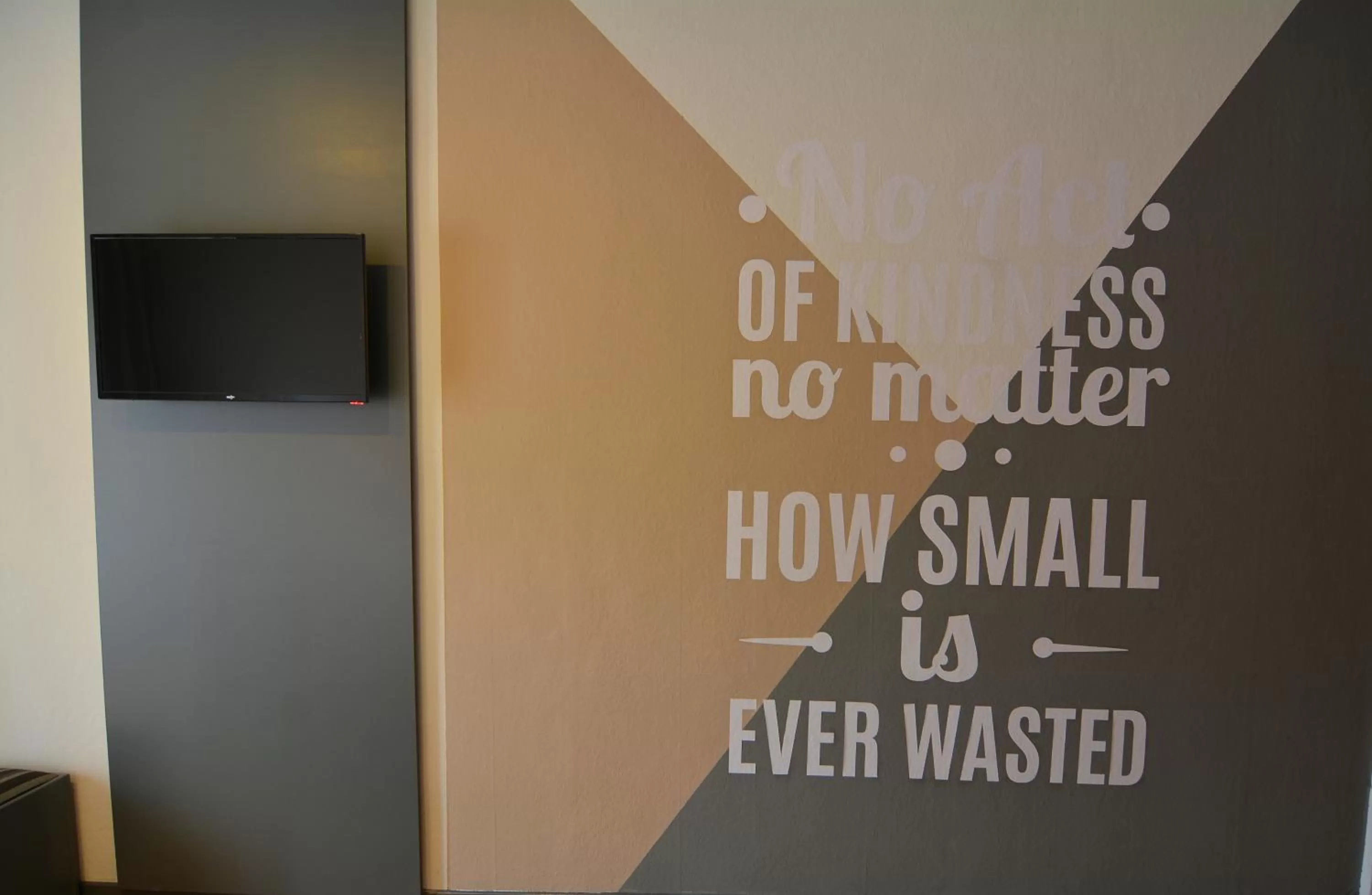 TV/Entertainment Center in King Alexander