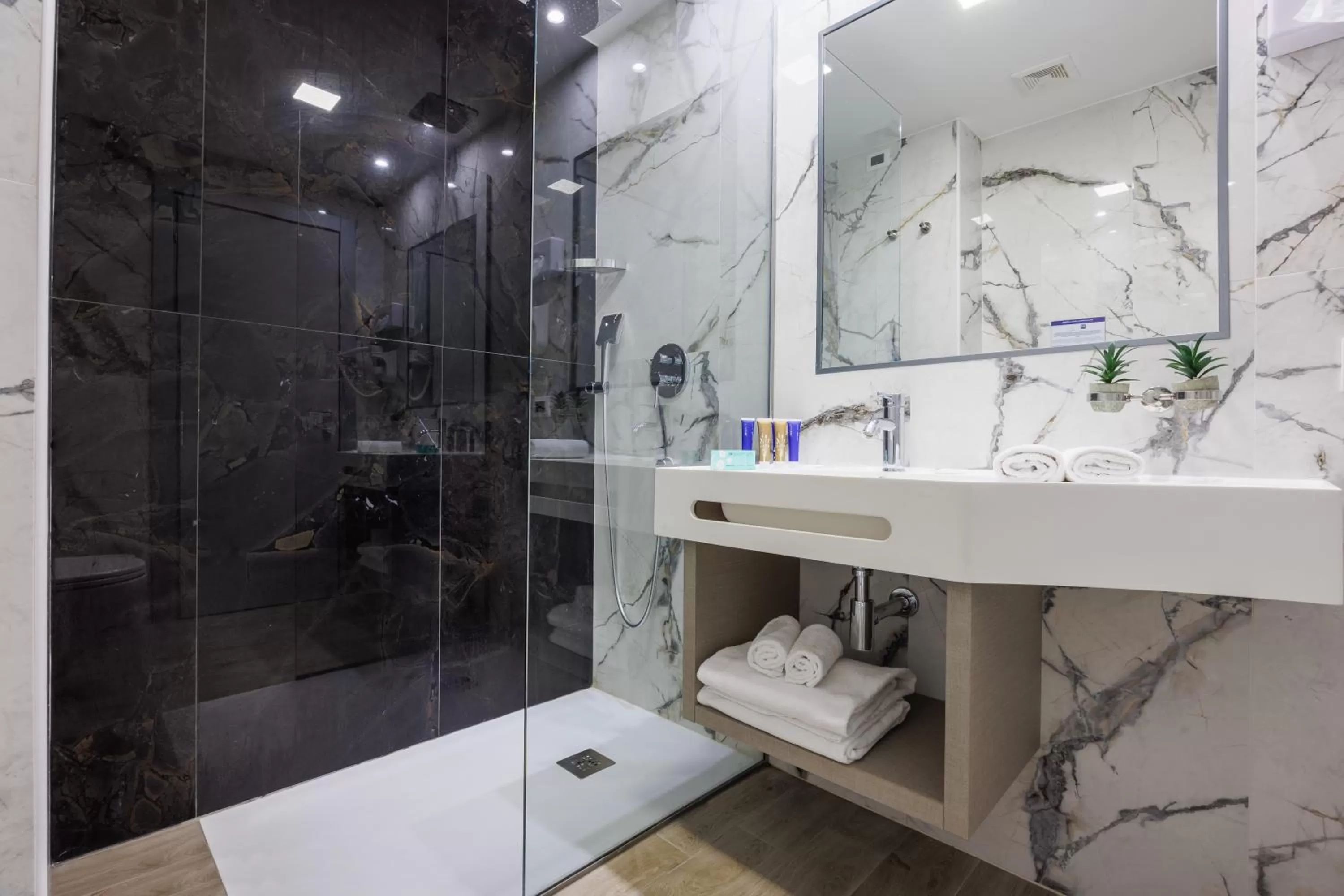 Bathroom in JR Hotels Gate 7 Bologna