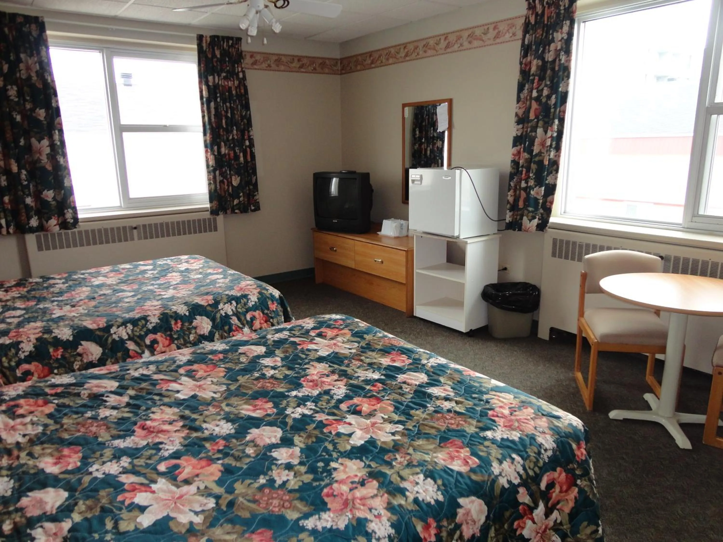 Photo of the whole room, Bed in Park Inn Motel