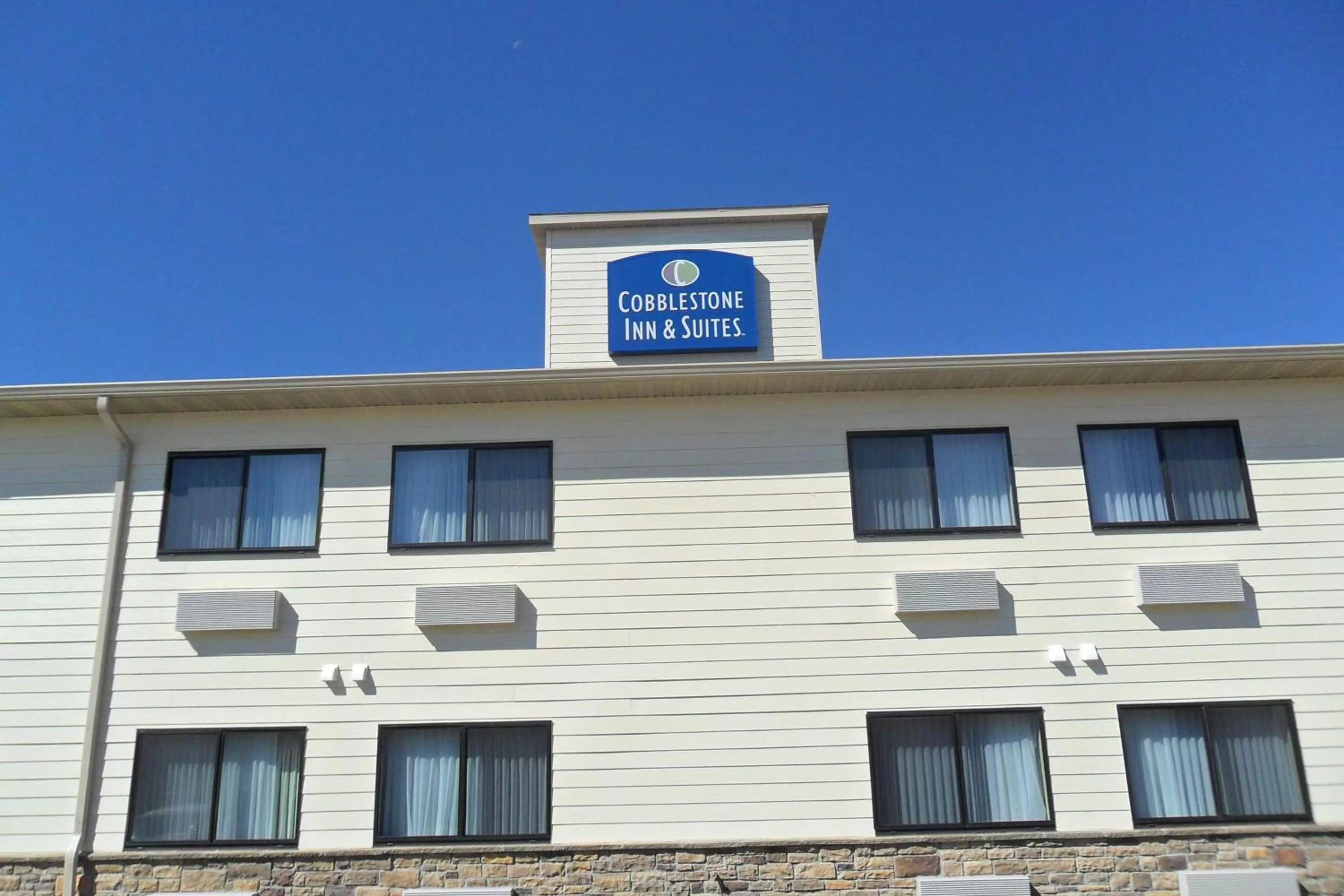 Property building in Cobblestone Inn & Suites - Fort Dodge