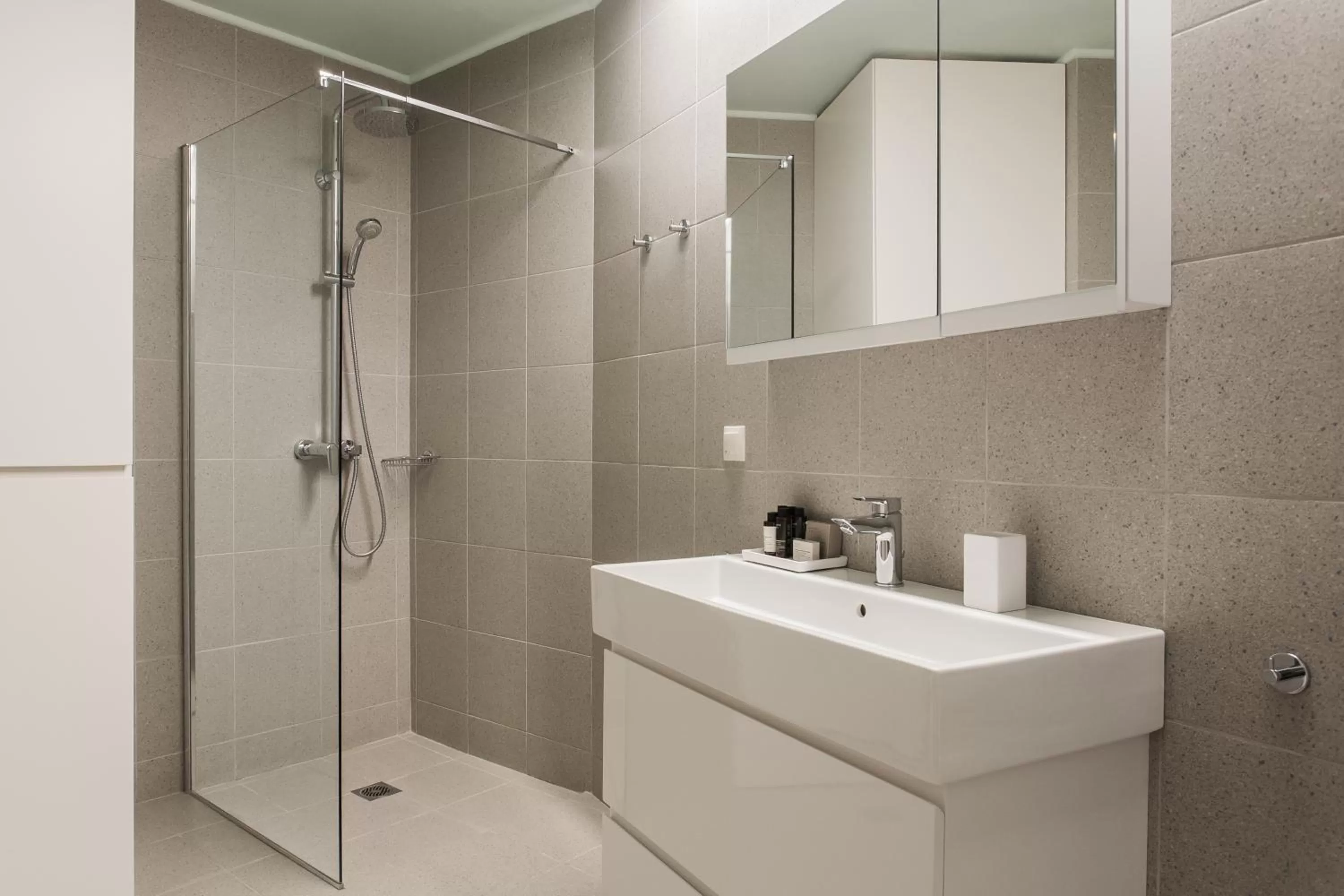 Bathroom in ZOIA The Hill by UPSTREET