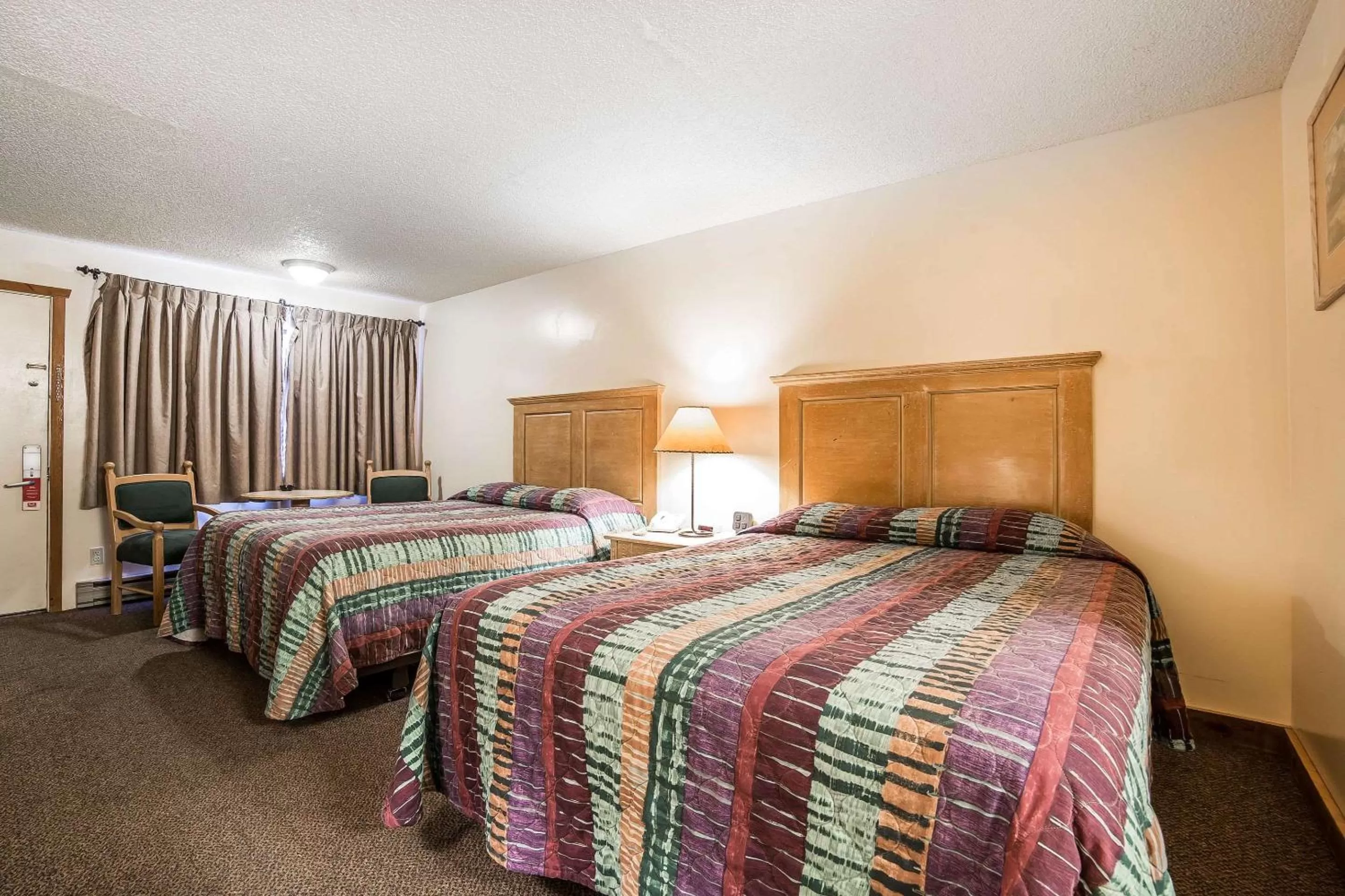Queen Room with Two Queen Beds - Non-Smoking in Econo Lodge Inn & Suites Kalispell - Glacier National Park Gateway