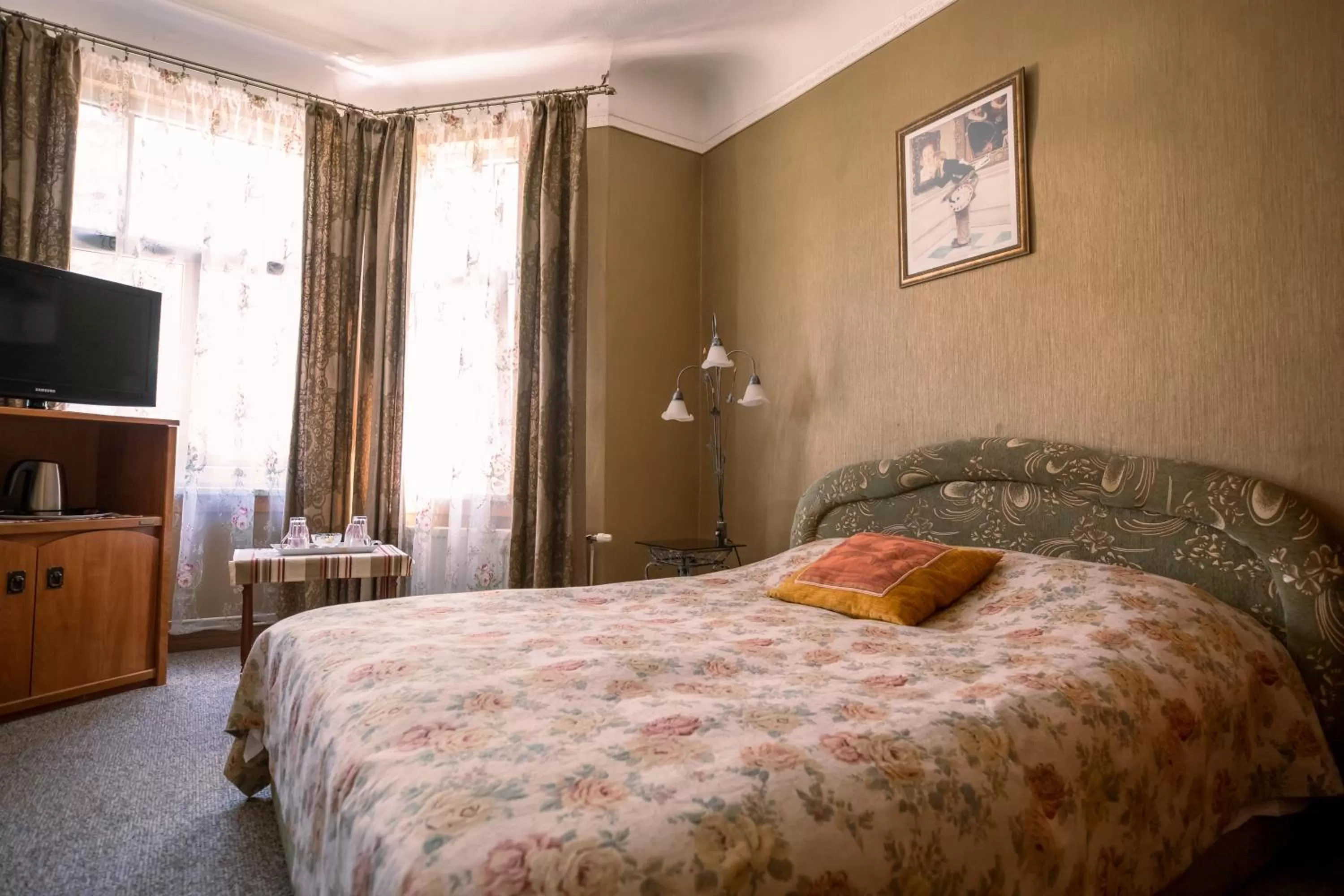 Photo of the whole room, Bed in City Center Kaķis B&B
