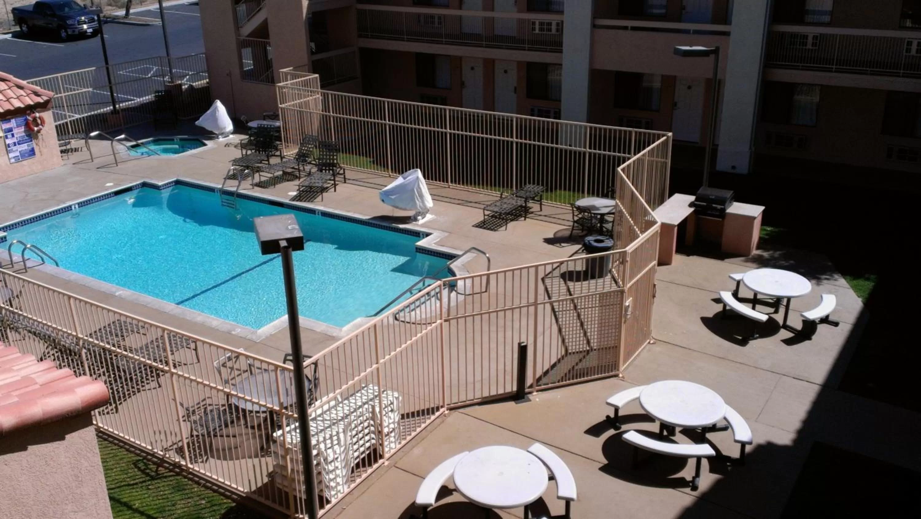 Swimming pool in Motel 6 Barstow, CA I15 and Lenwood Road
