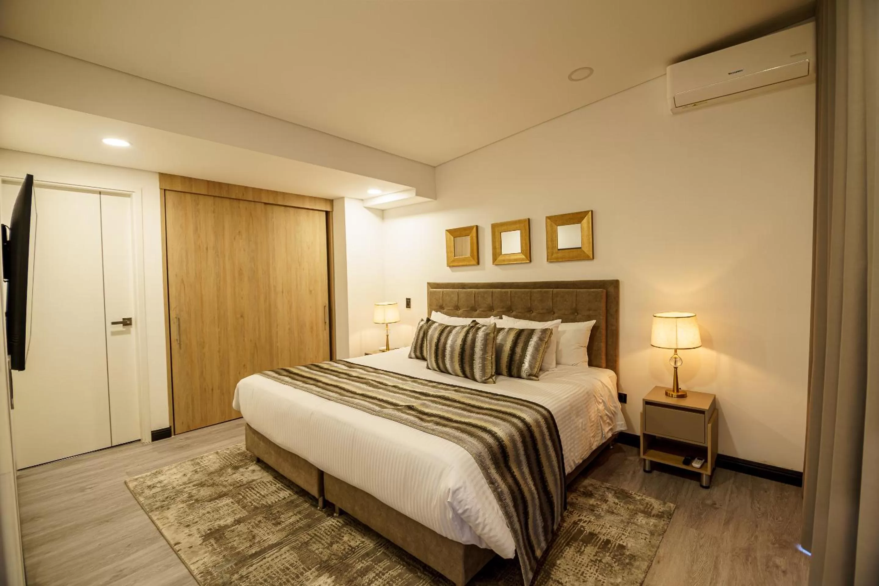 Bedroom, Bed in First Class Hotel