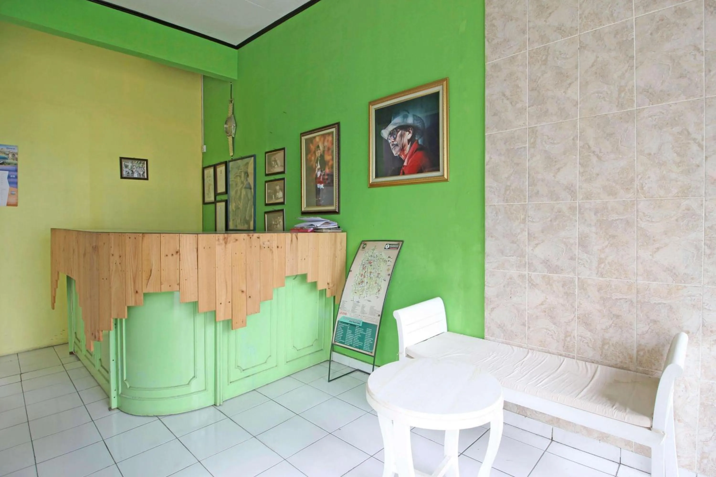 Property building in RedDoorz near Pojok Beteng Prawirotaman