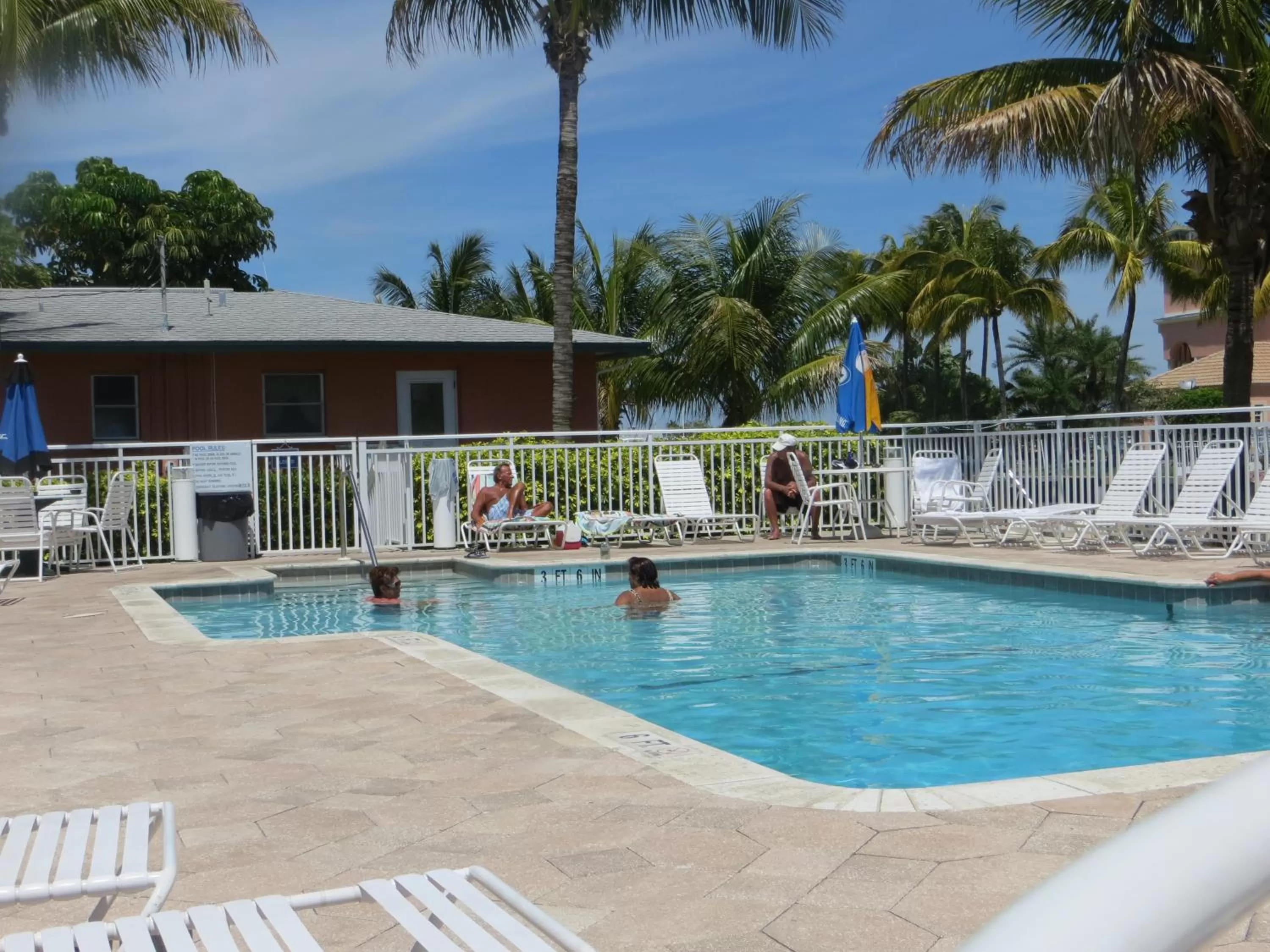 Swimming pool in Matanzas Inn