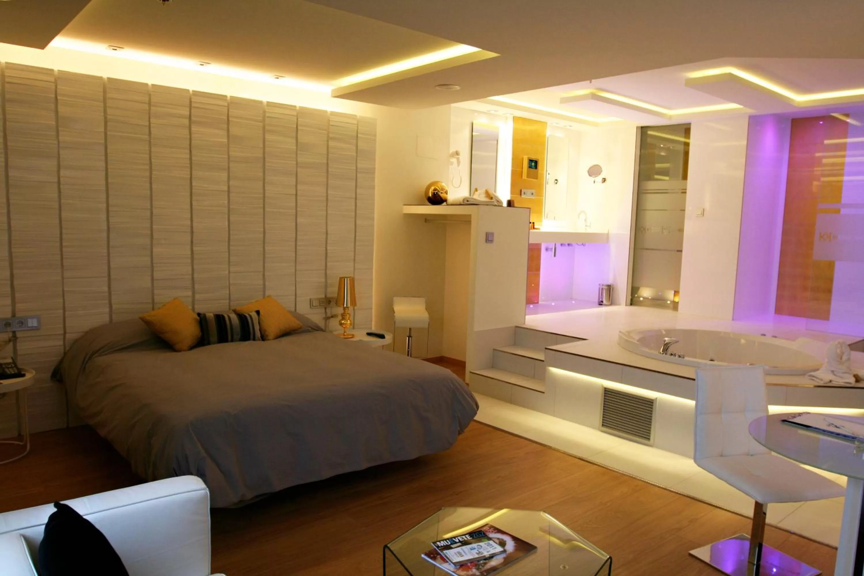 Photo of the whole room, Bed in Kadrit Hotel