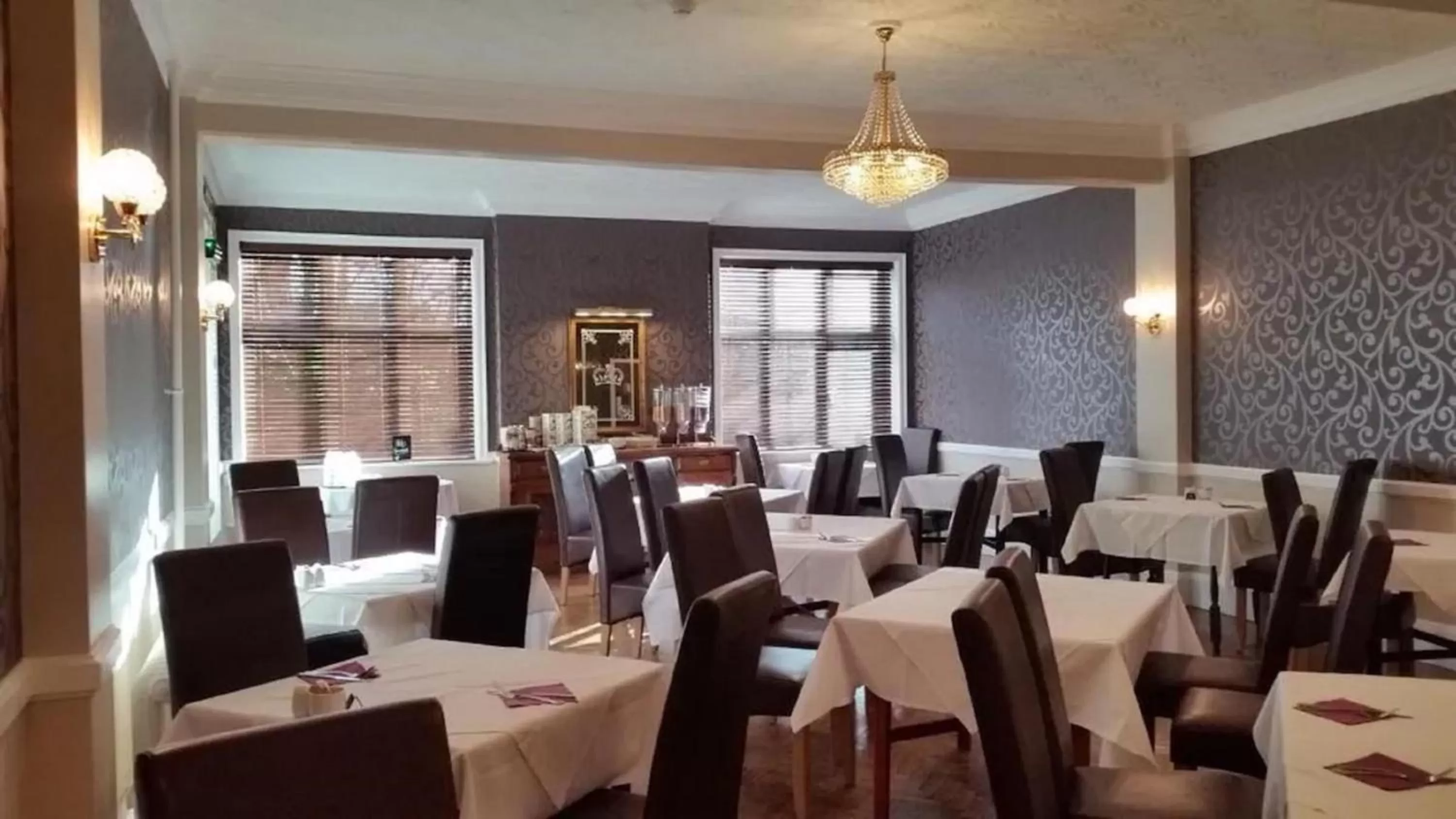 Restaurant/places to eat in Hatters Hotel