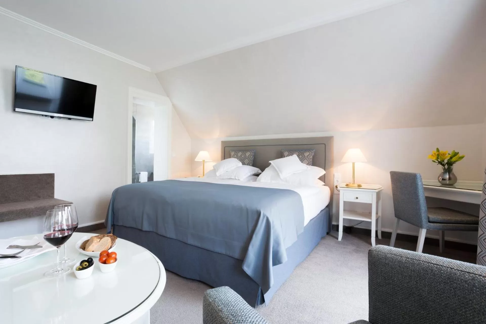 Bed in Romantik Berghotel Astenkrone