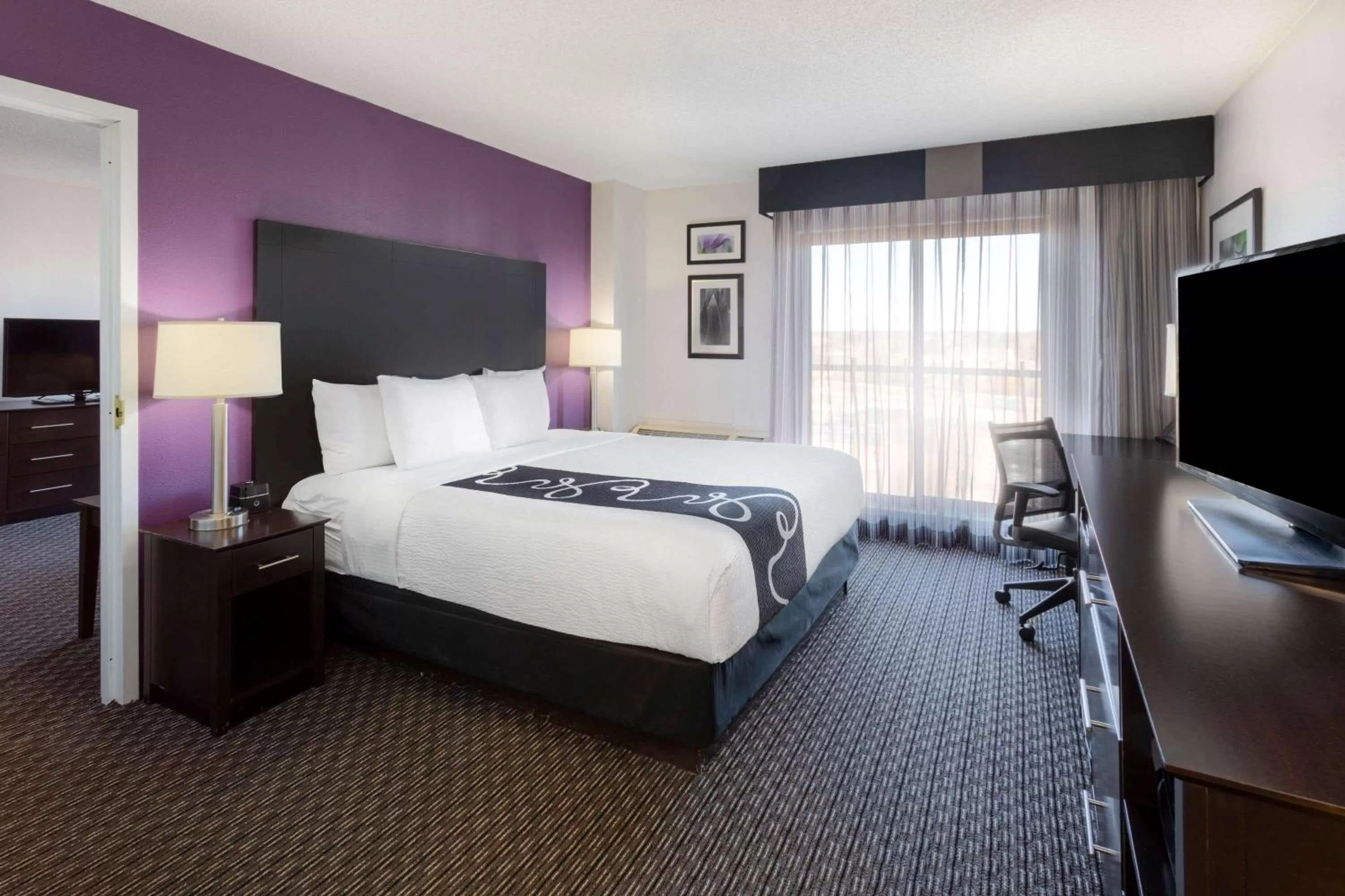 Photo of the whole room, Bed in La Quinta by Wyndham Minneapolis Bloomington W - FREE AIRPORT SHUTTLE