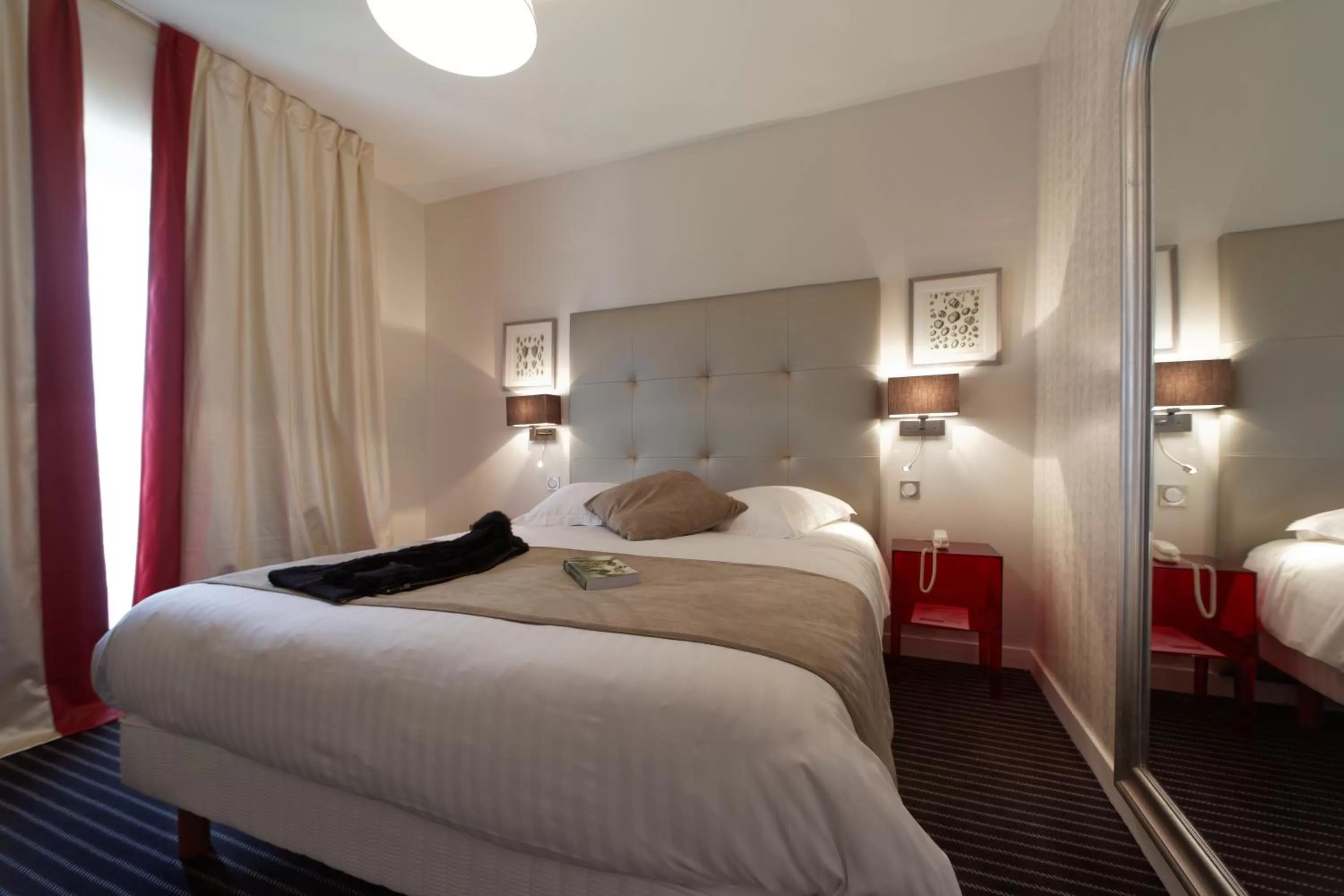 Bed in Hôtel La Résidence des Artistes