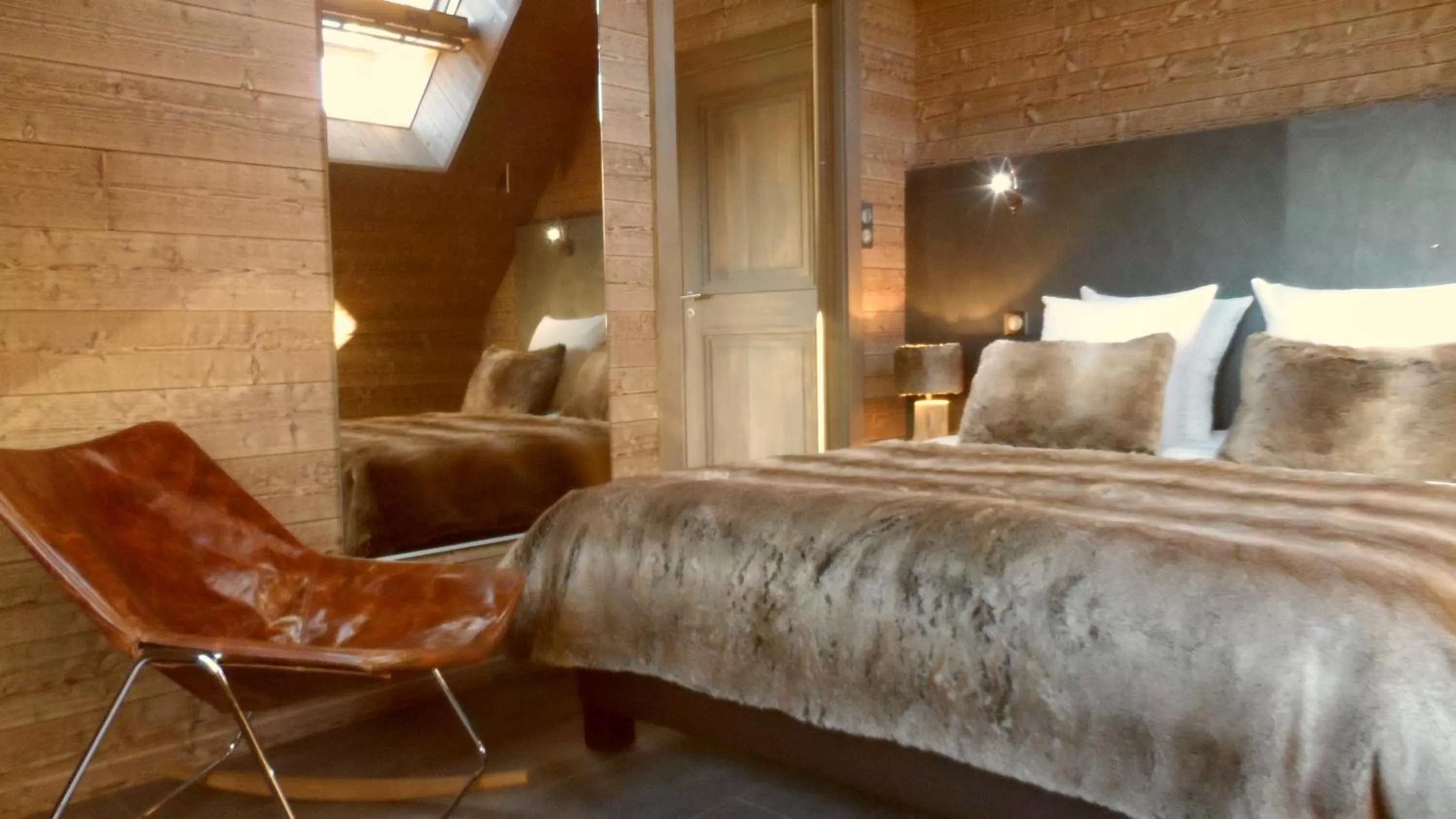 Photo of the whole room, Bed in Les Loges Du Parc