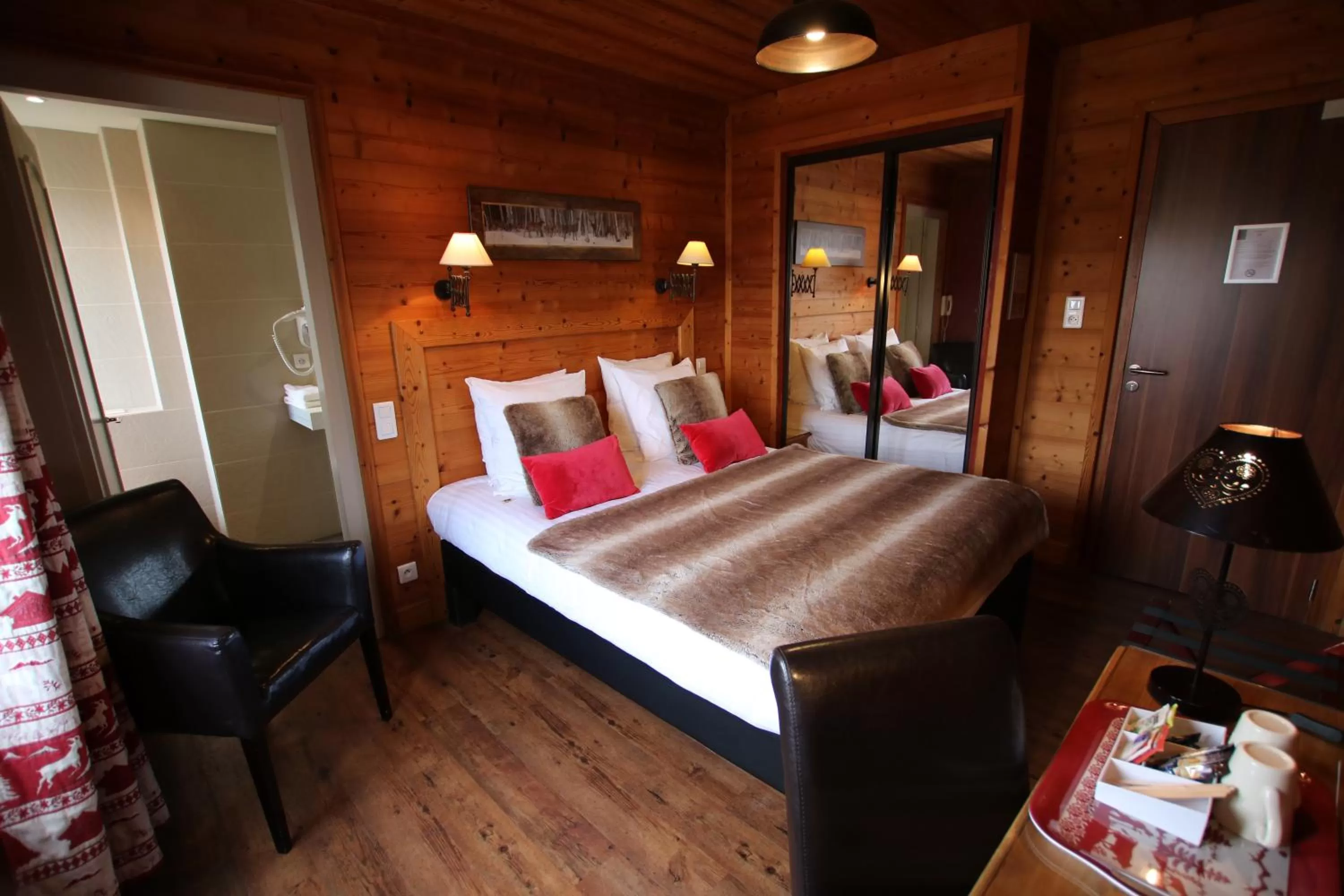 Photo of the whole room, Bed in Les Loges Du Parc