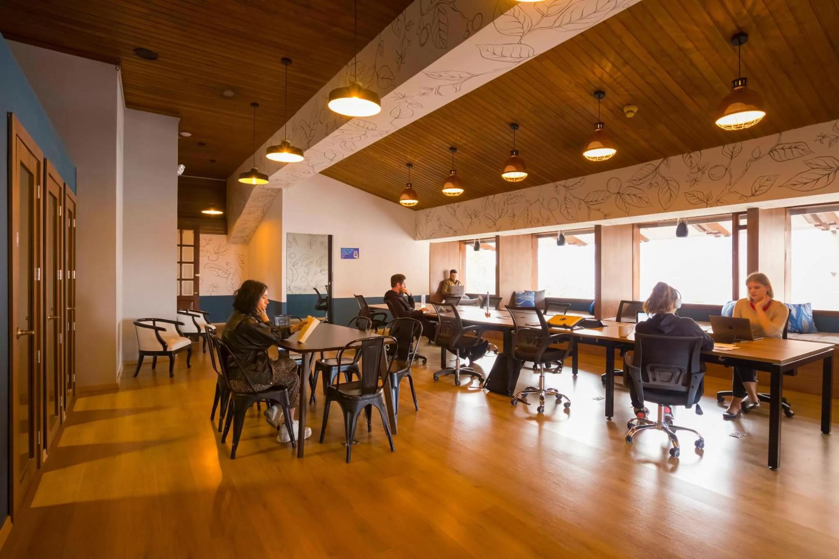 Business facilities in Selina Quito