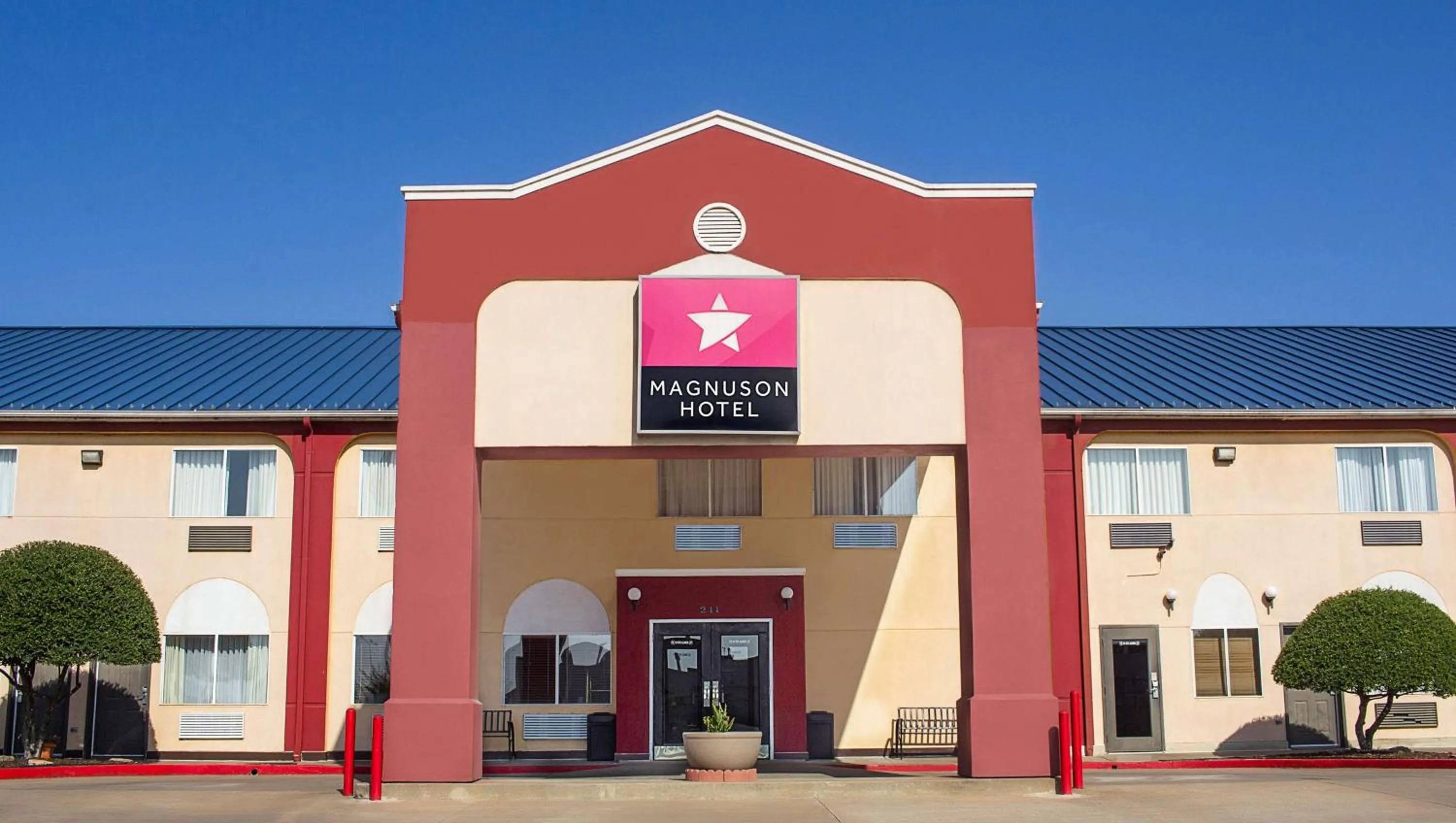 Property building in Magnuson Hotel Sand Springs – Tulsa West