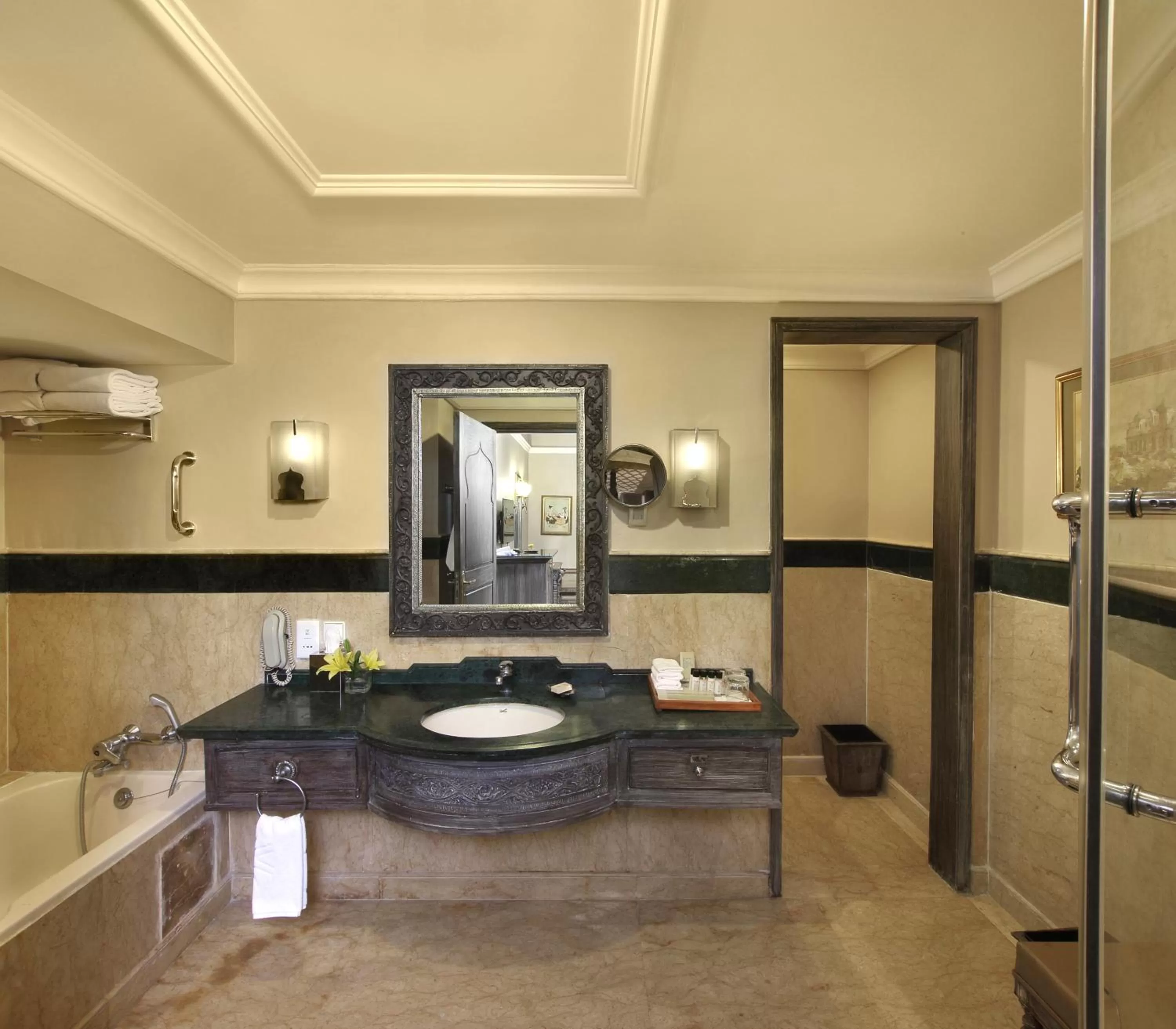 Shower in Taj Hari Mahal Jodhpur